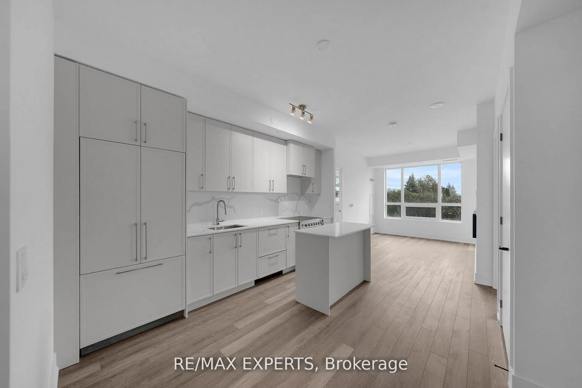 2075 King Road #203