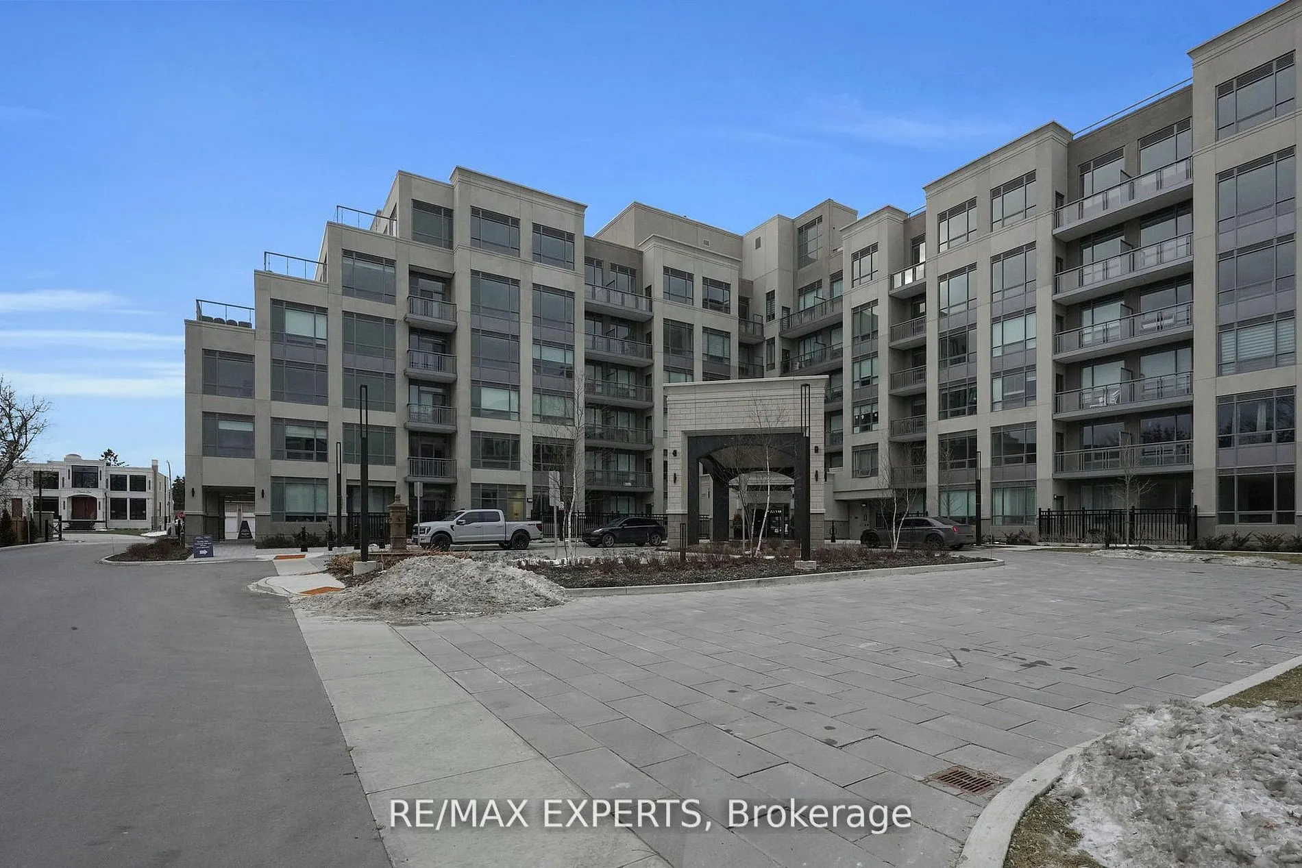 2075 King Road #203