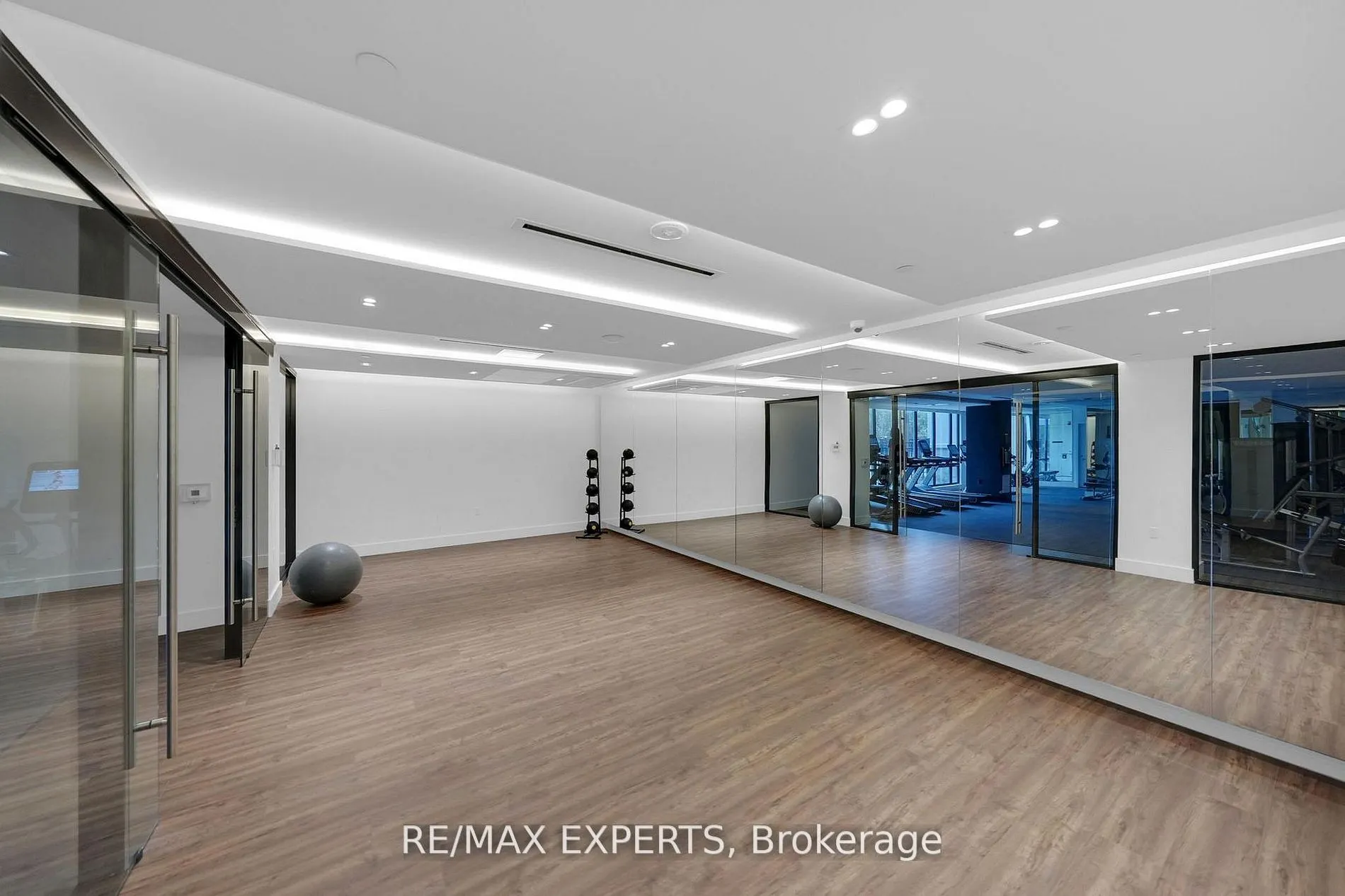 2075 King Road #203