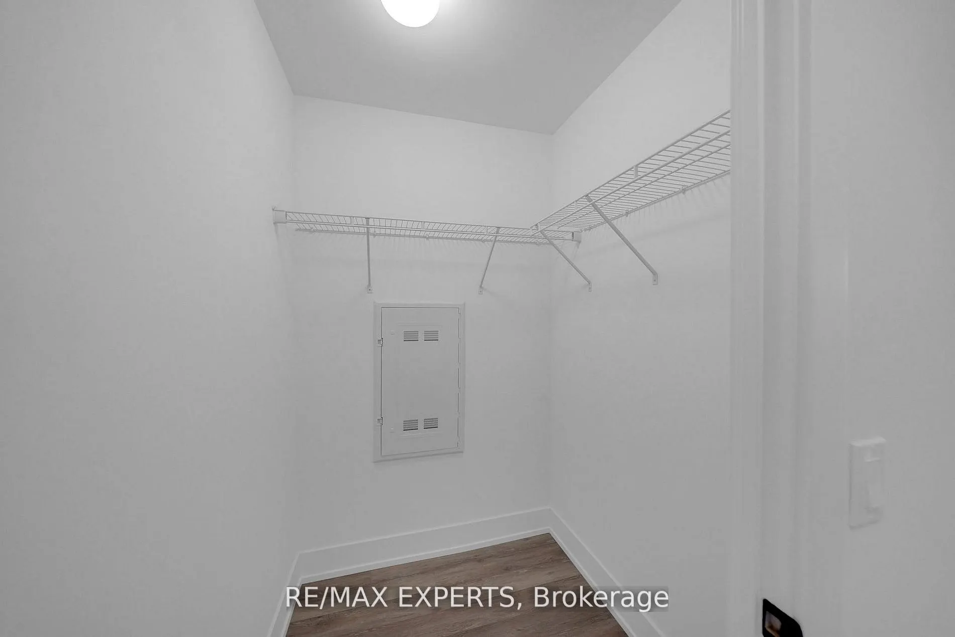 2075 King Road #203