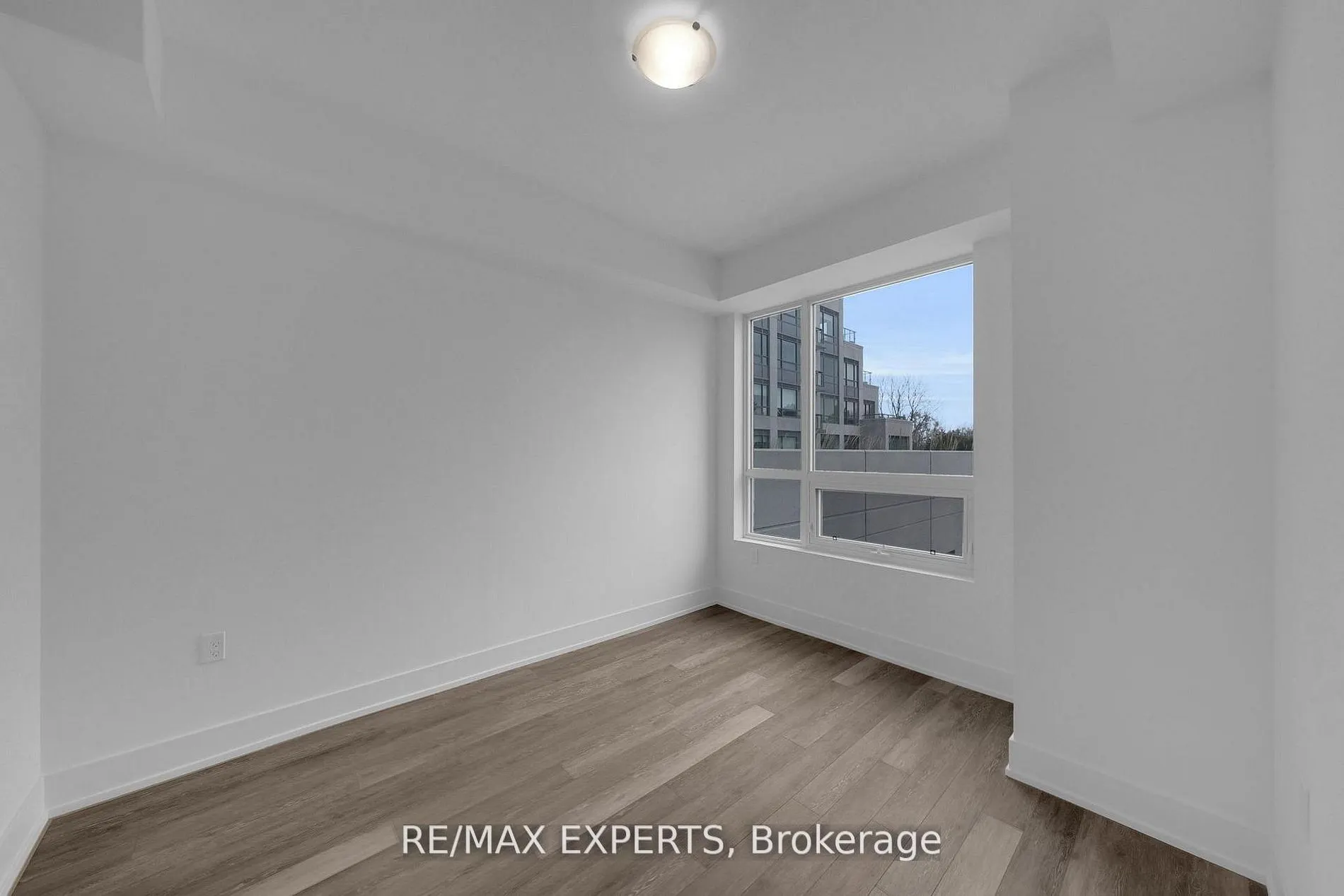 2075 King Road #203