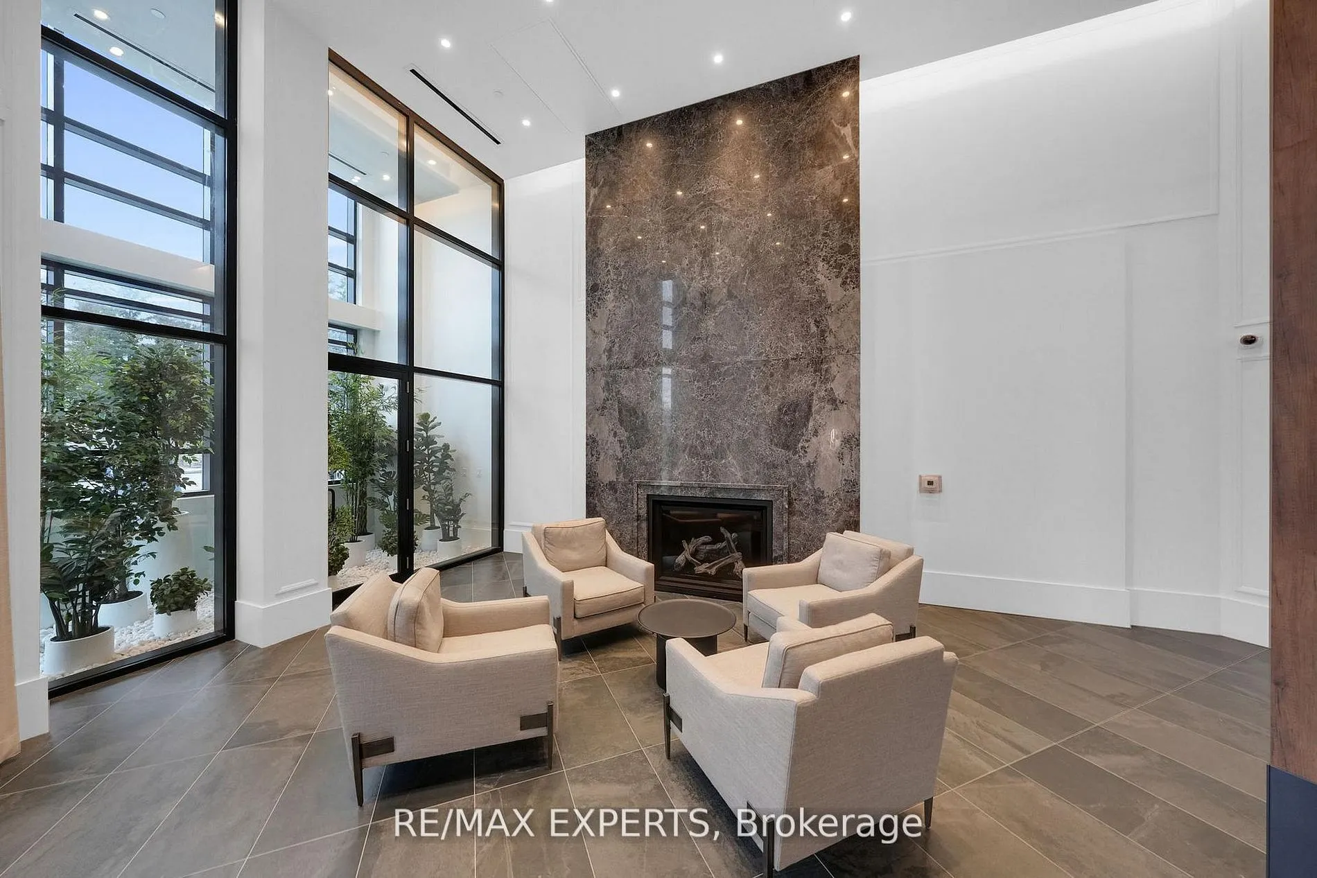 2075 King Road #203