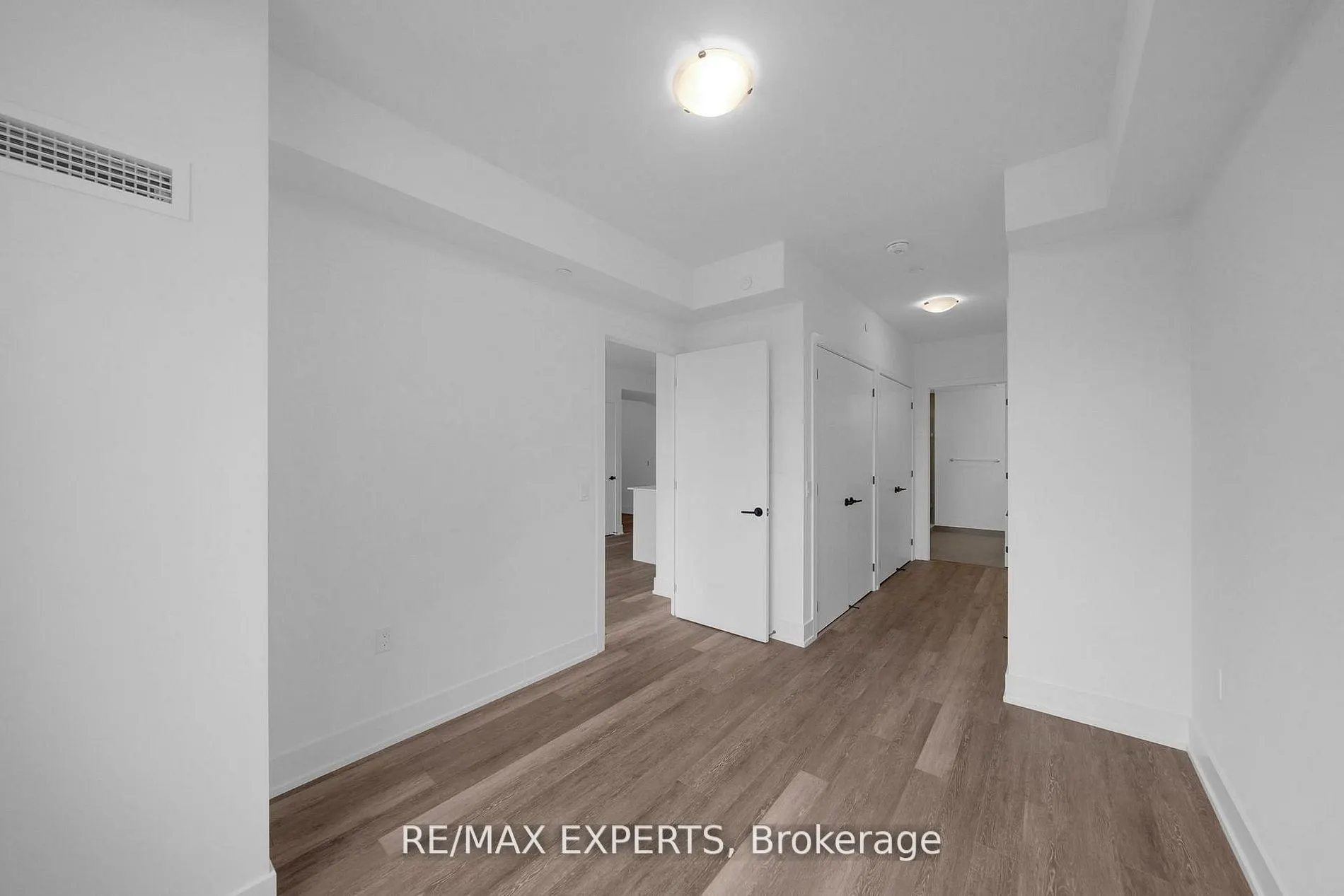 2075 King Road #203