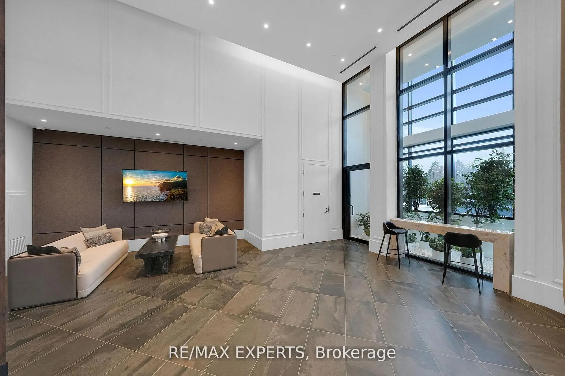 2075 King Road #203