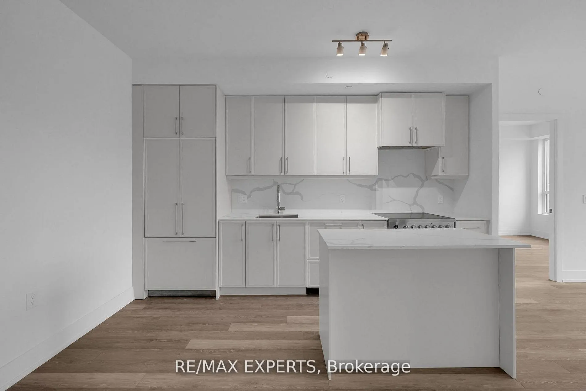 2075 King Road #203