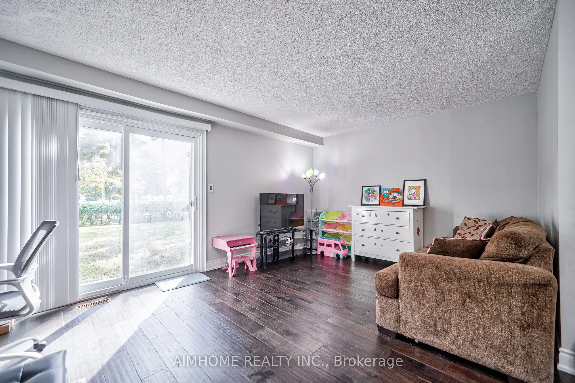 1692 John Street #30