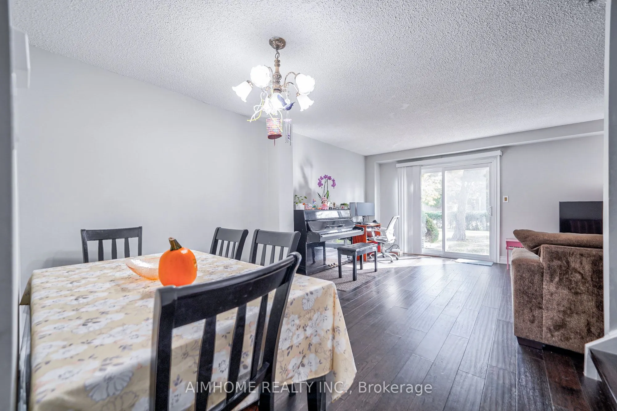 1692 John Street #30