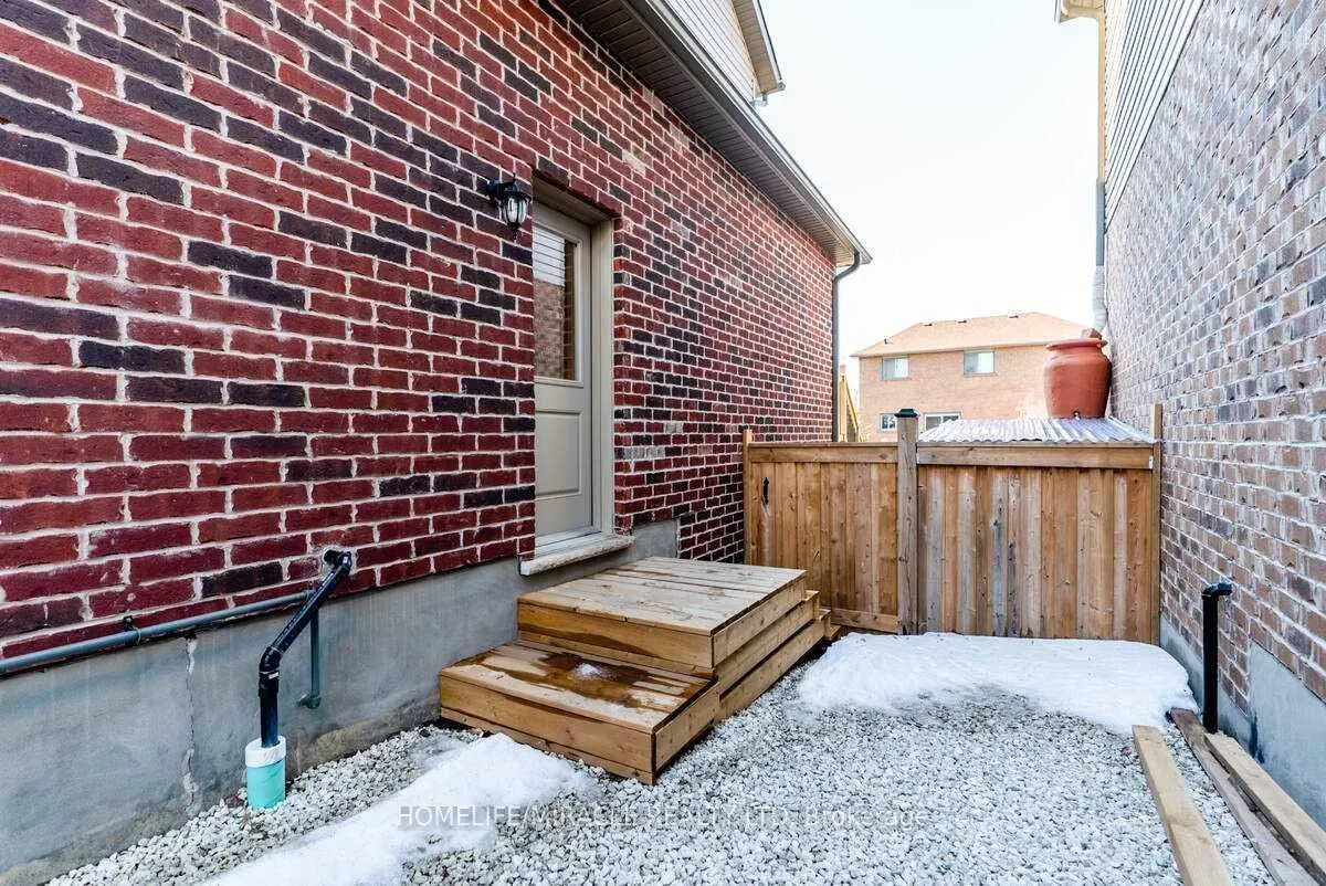32 Carleton Trail