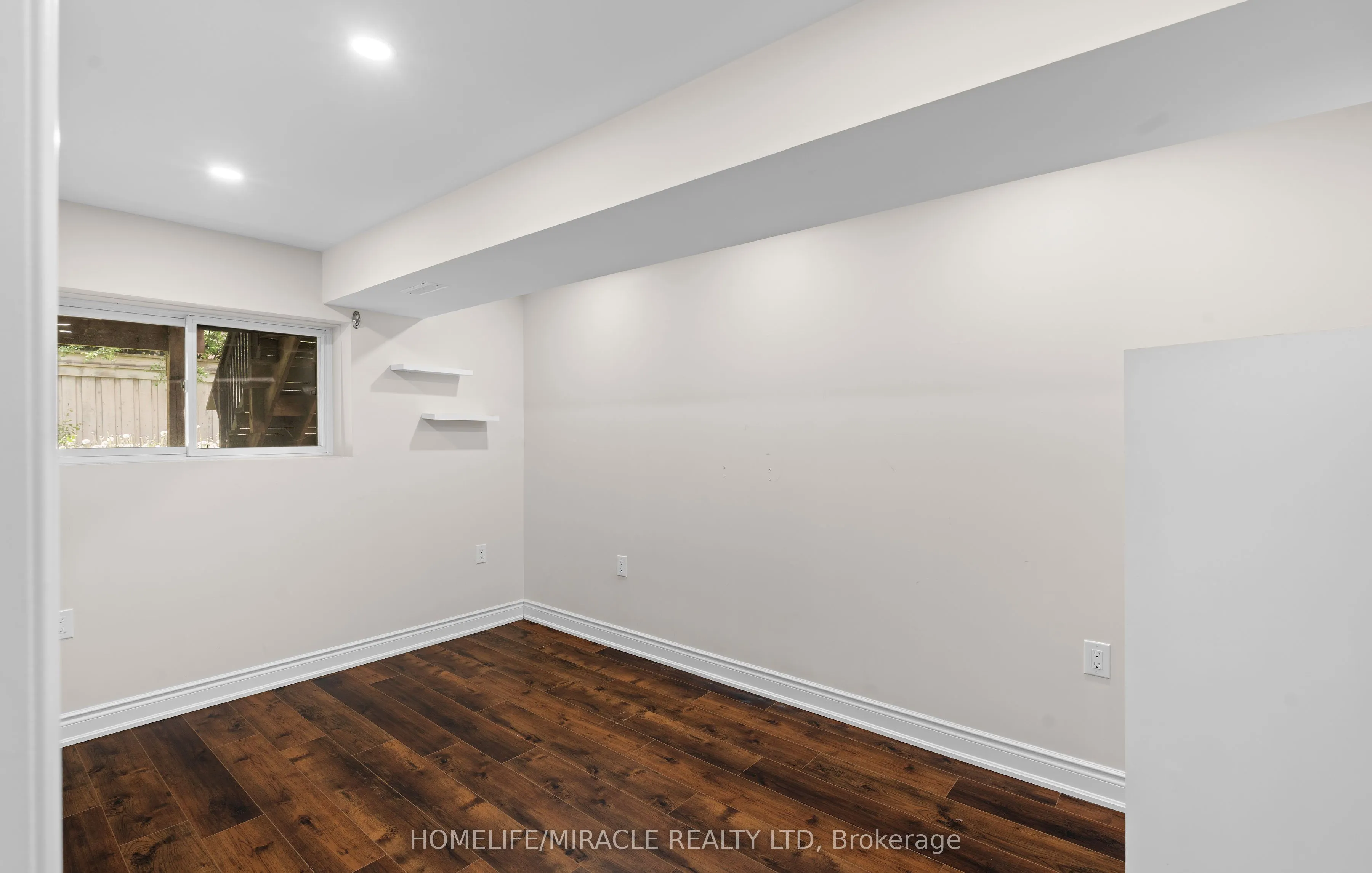 32 Carleton Trail