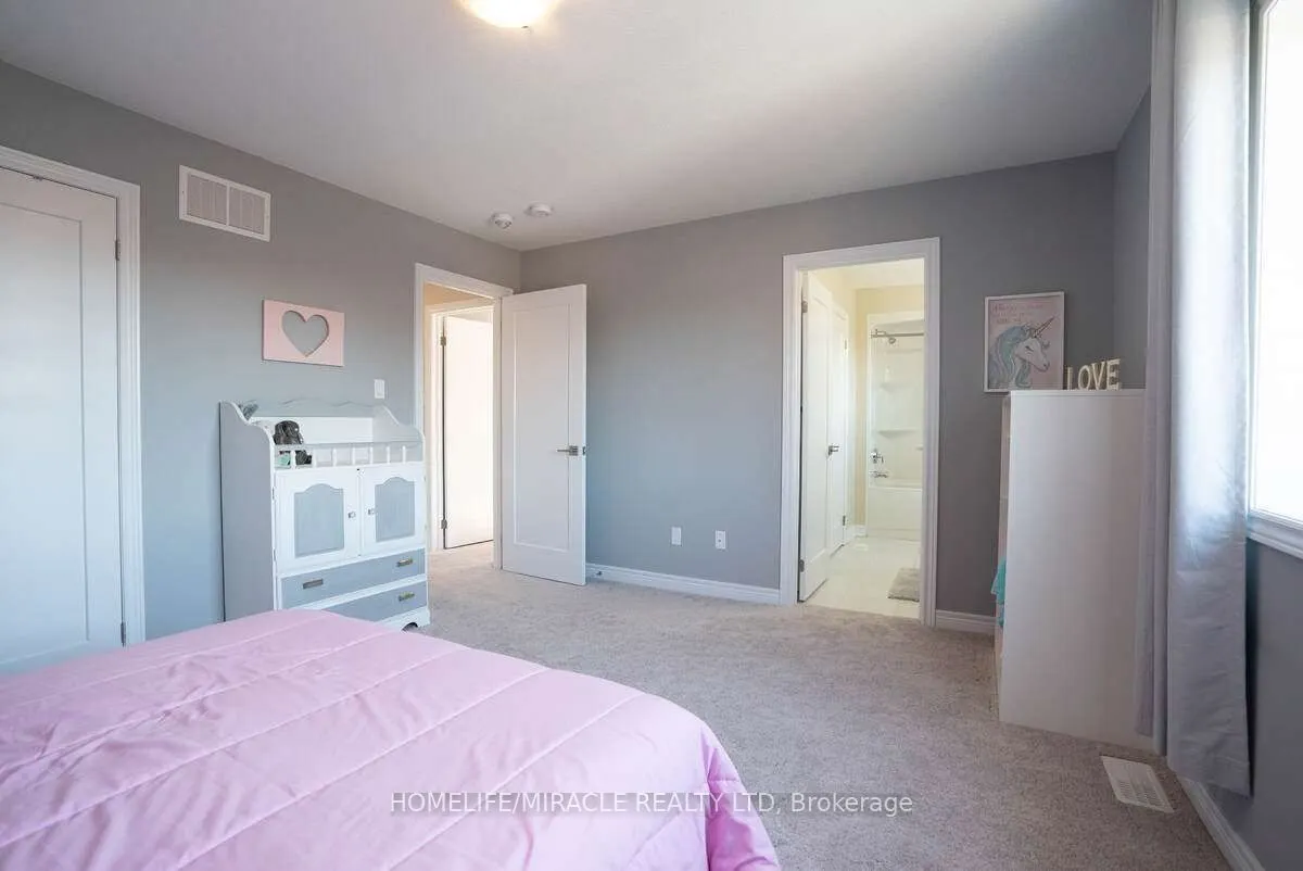 32 Carleton Trail