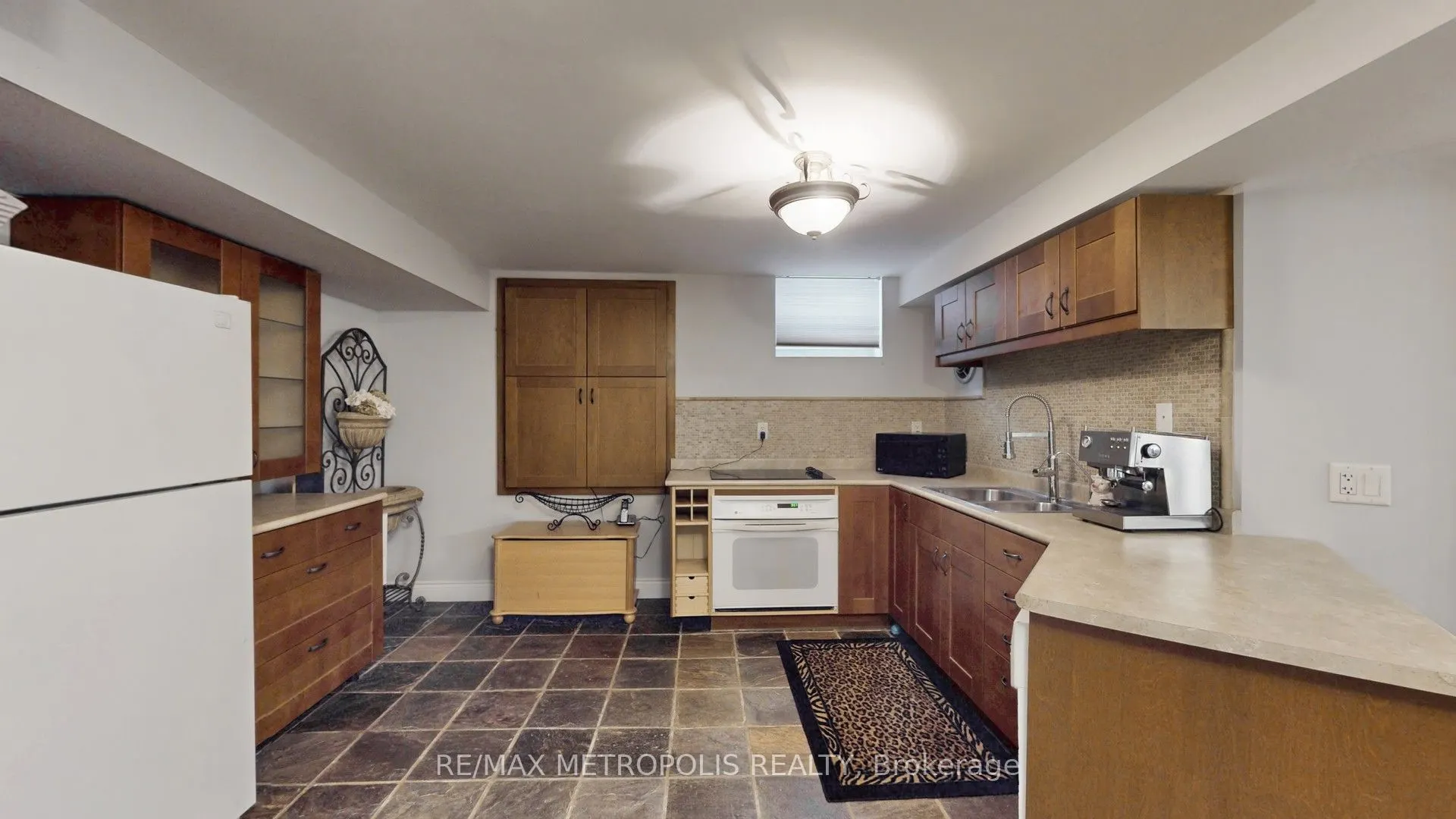 51 Babak Boulevard