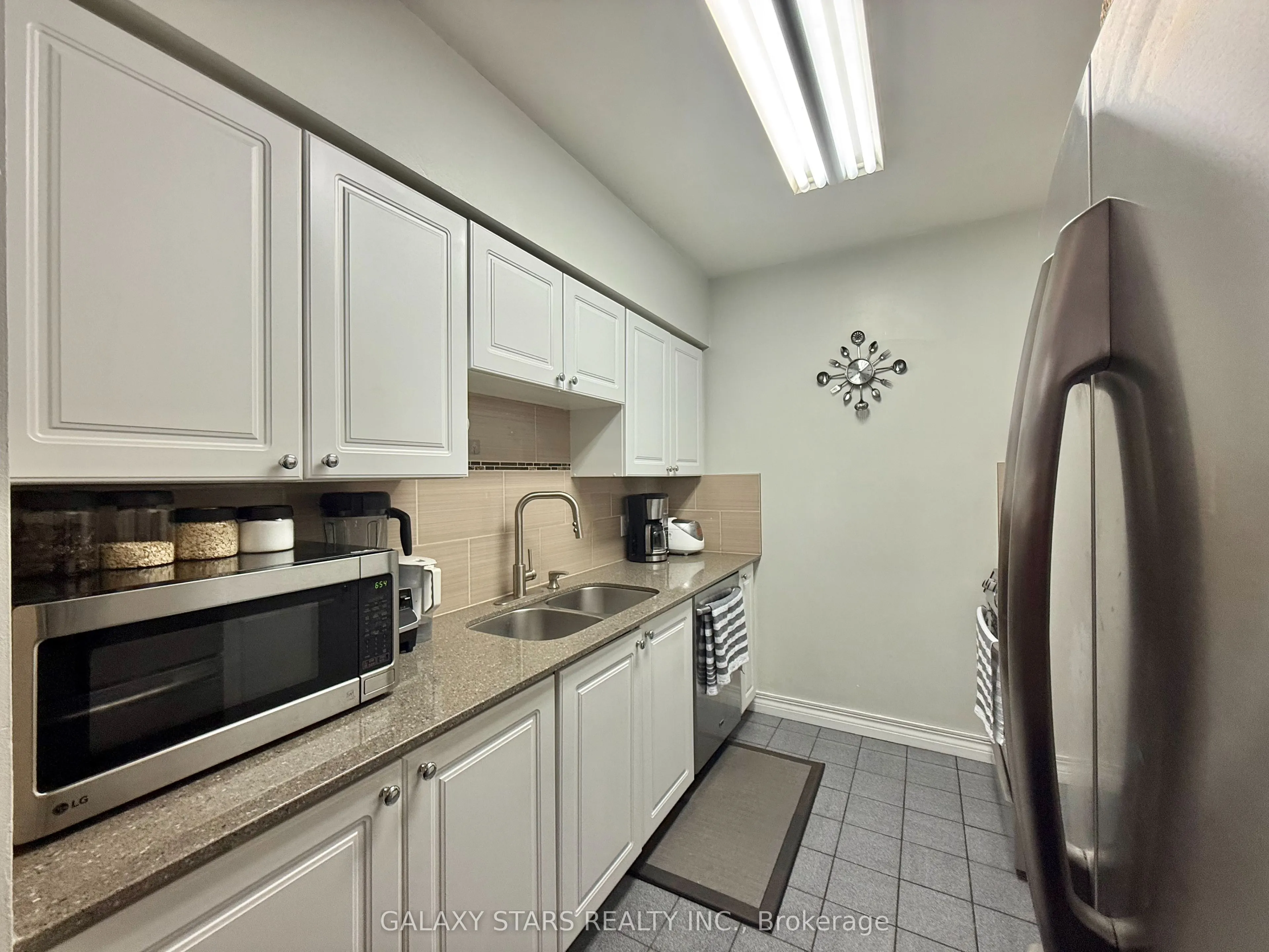 2200 John Street #106