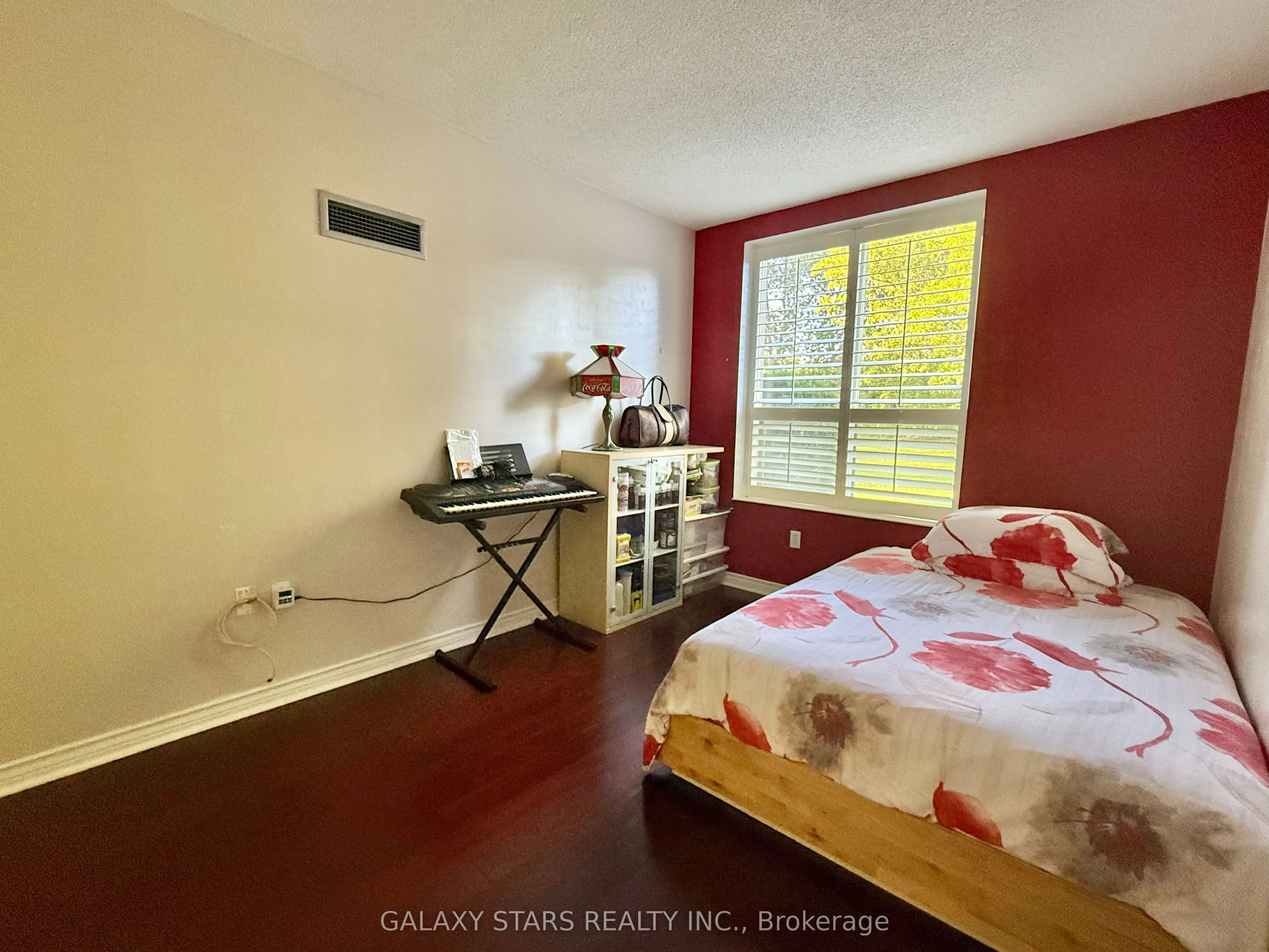 2200 John Street #106