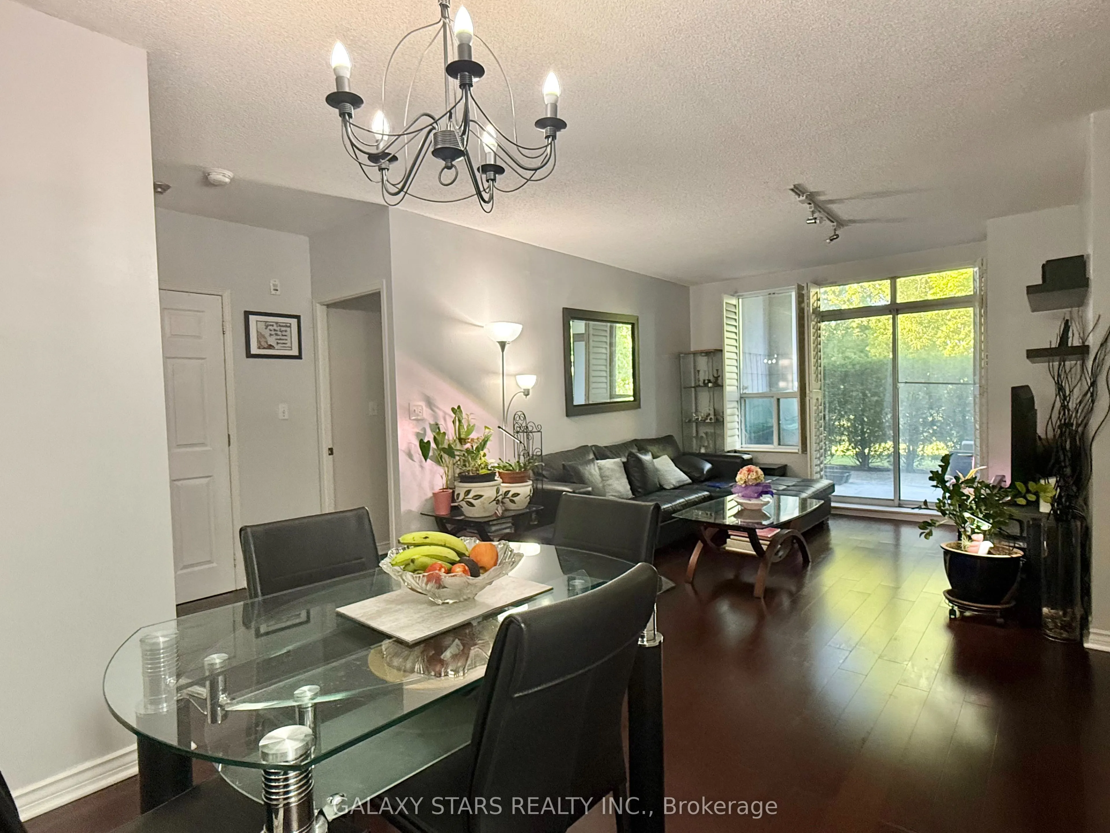 2200 John Street #106