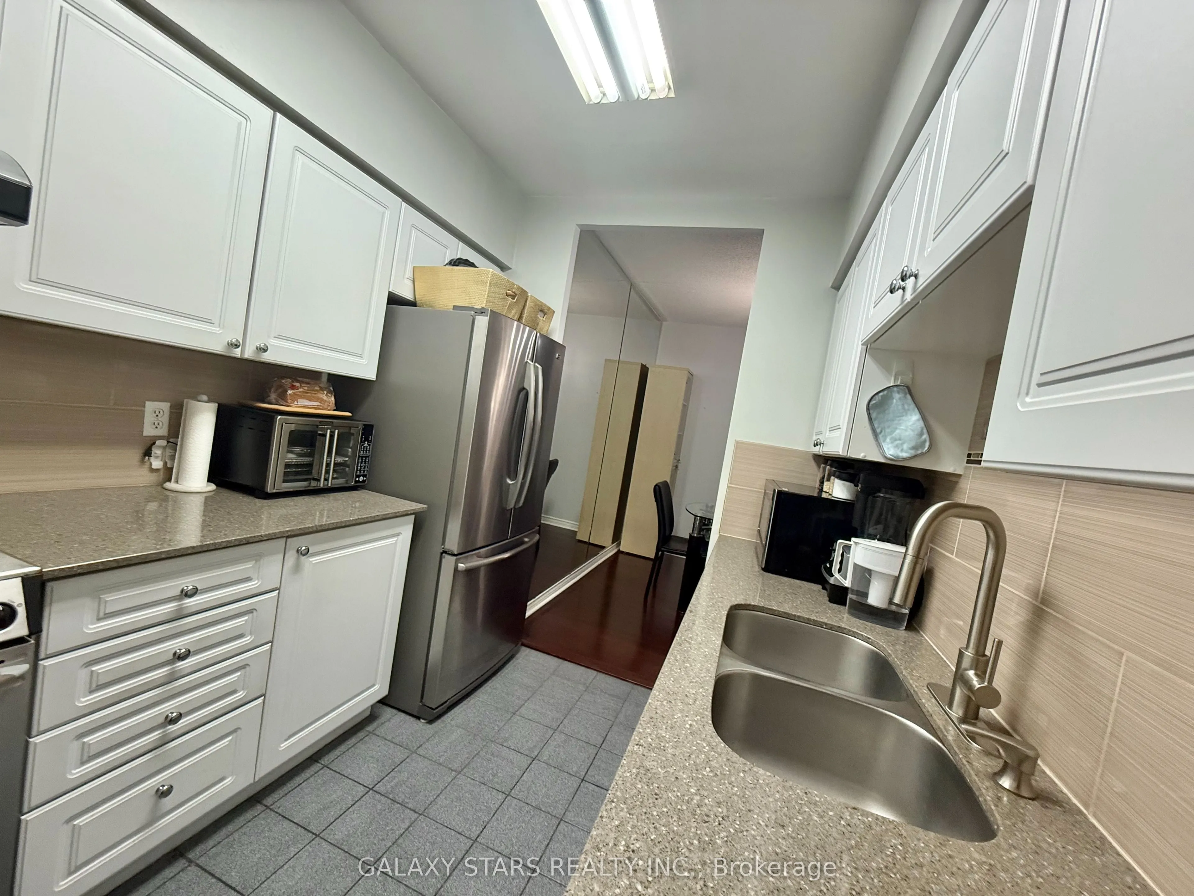 2200 John Street #106