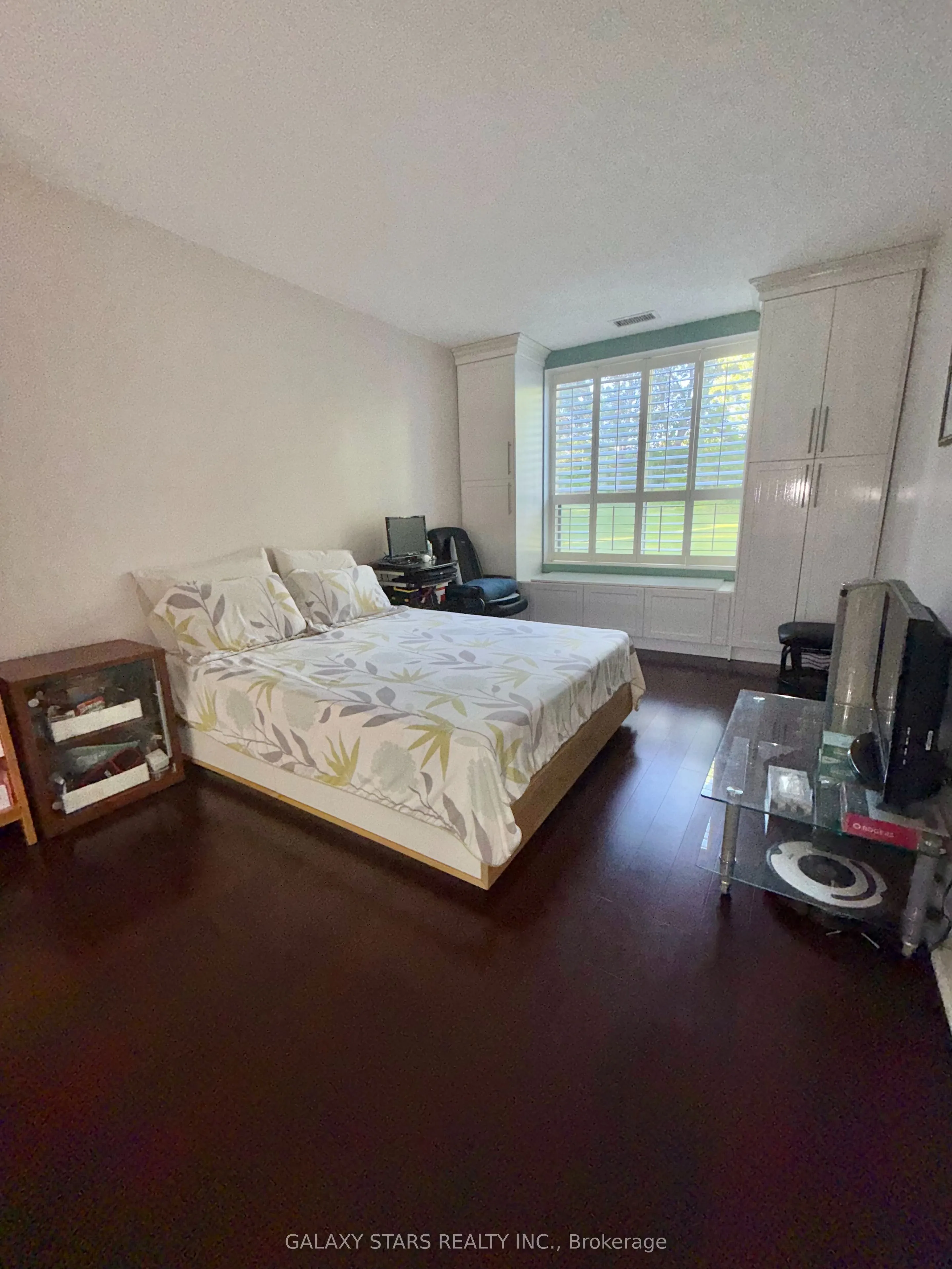 2200 John Street #106