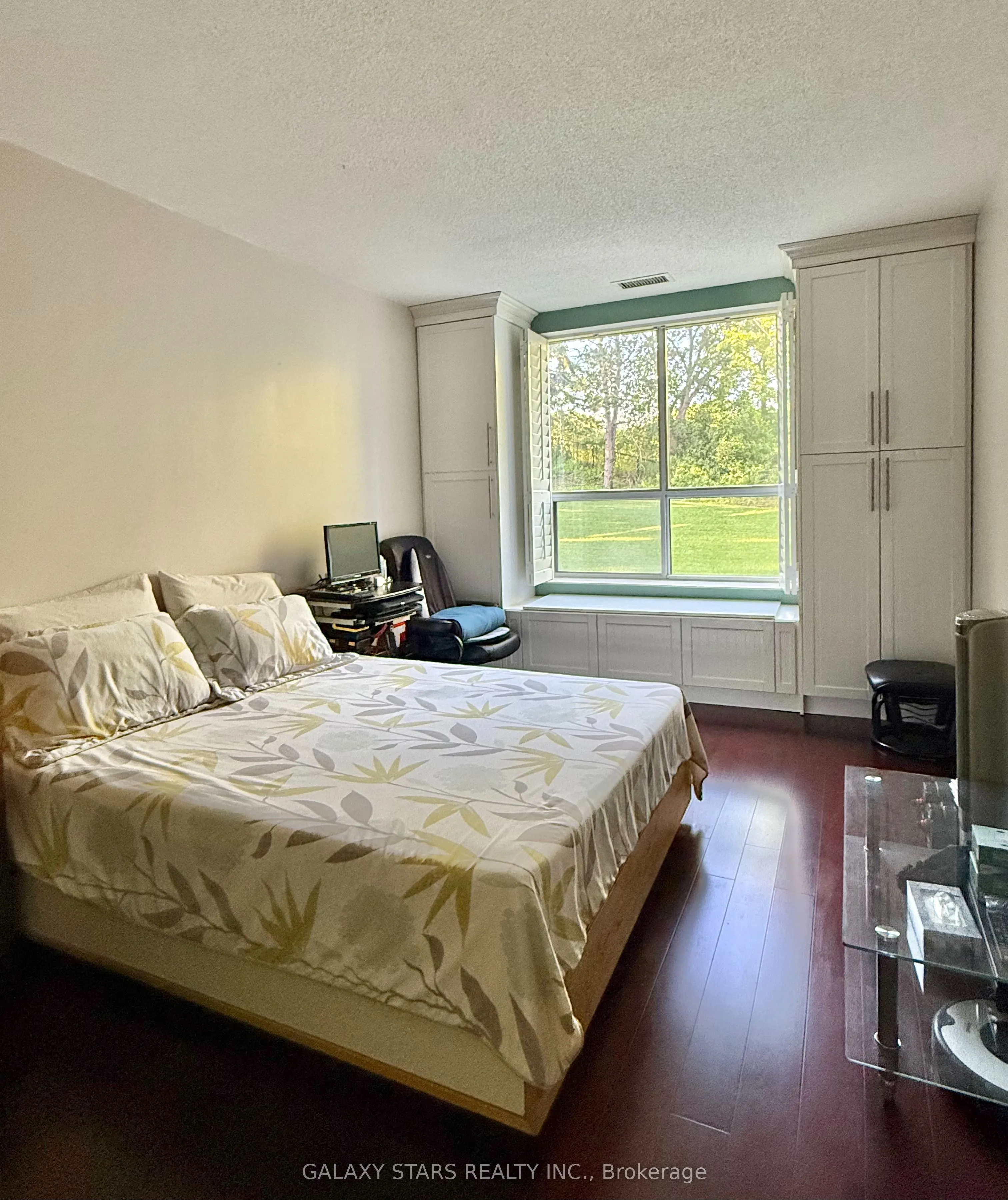 2200 John Street #106