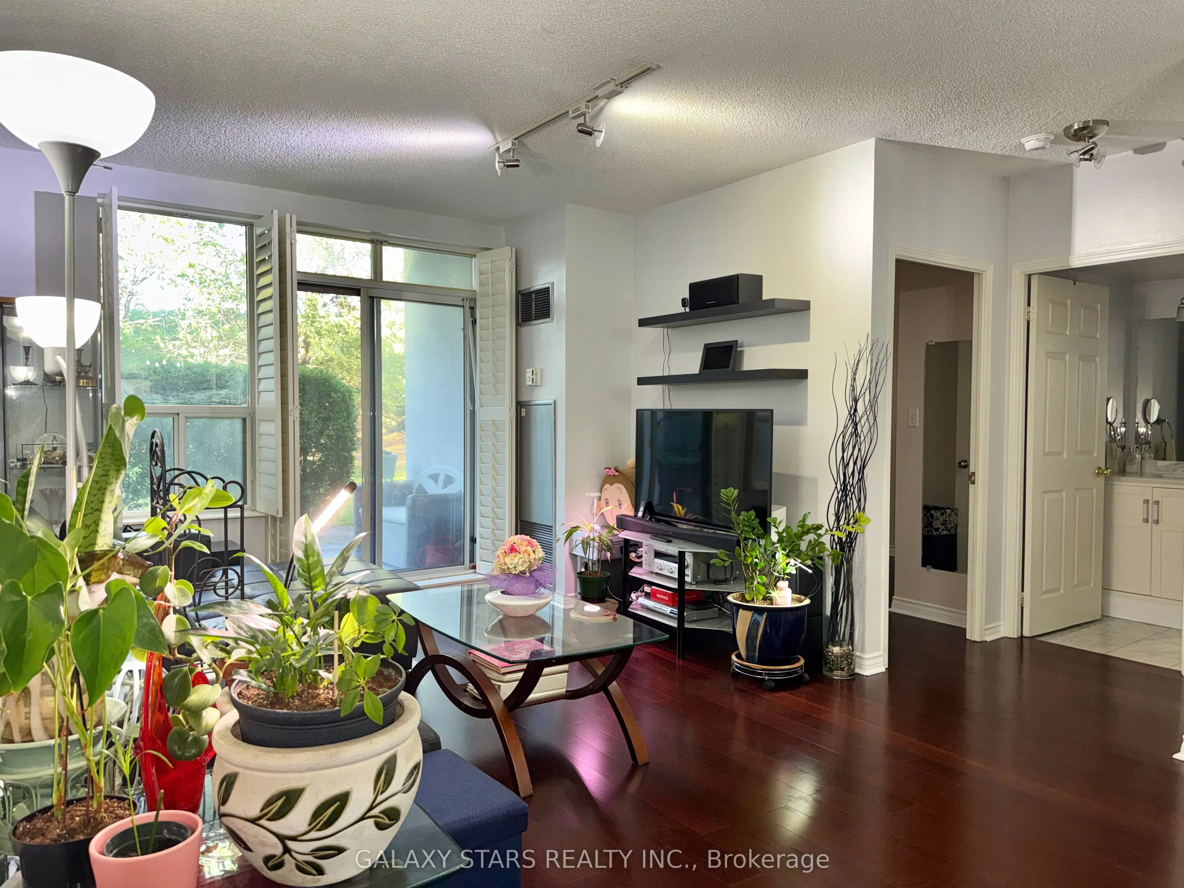2200 John Street #106