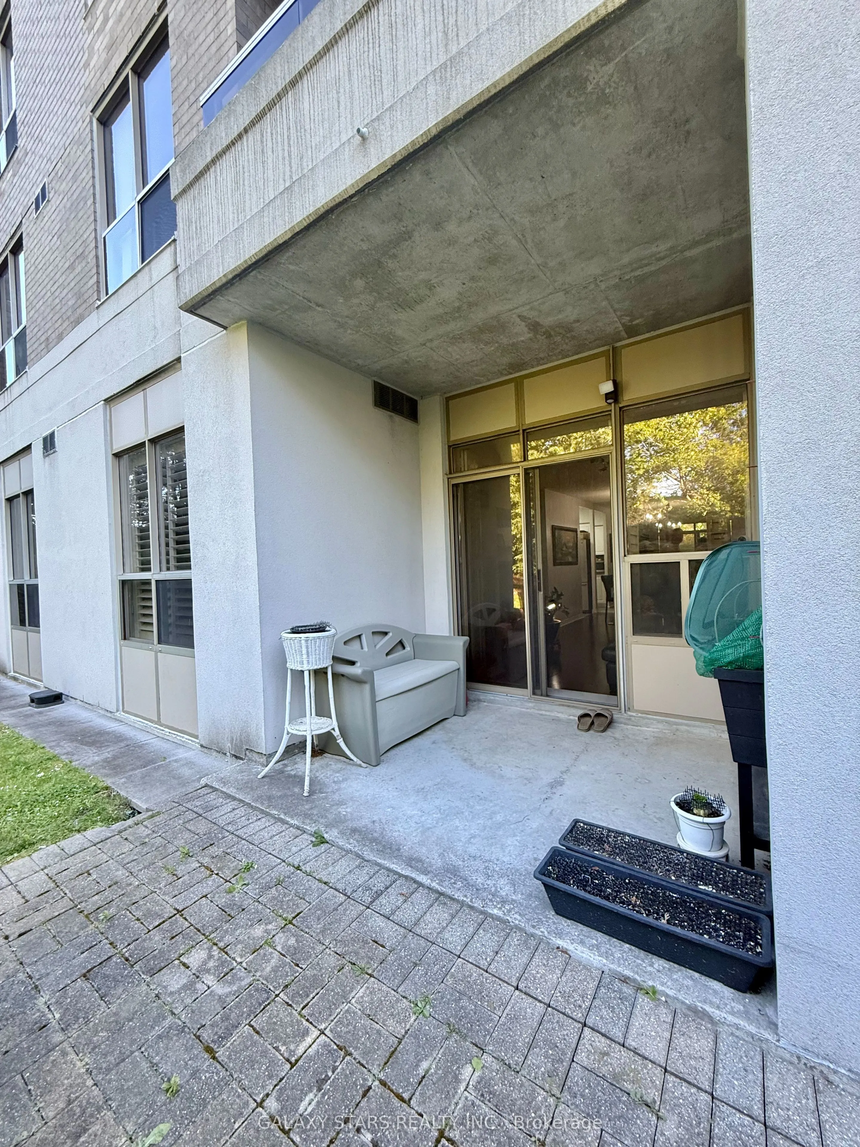 2200 John Street #106
