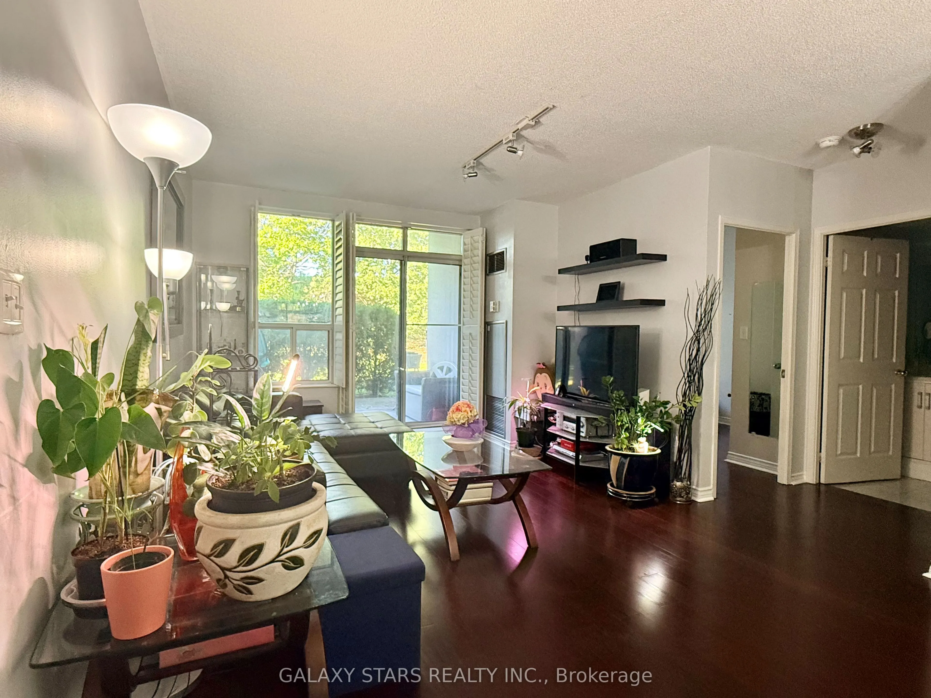 2200 John Street #106