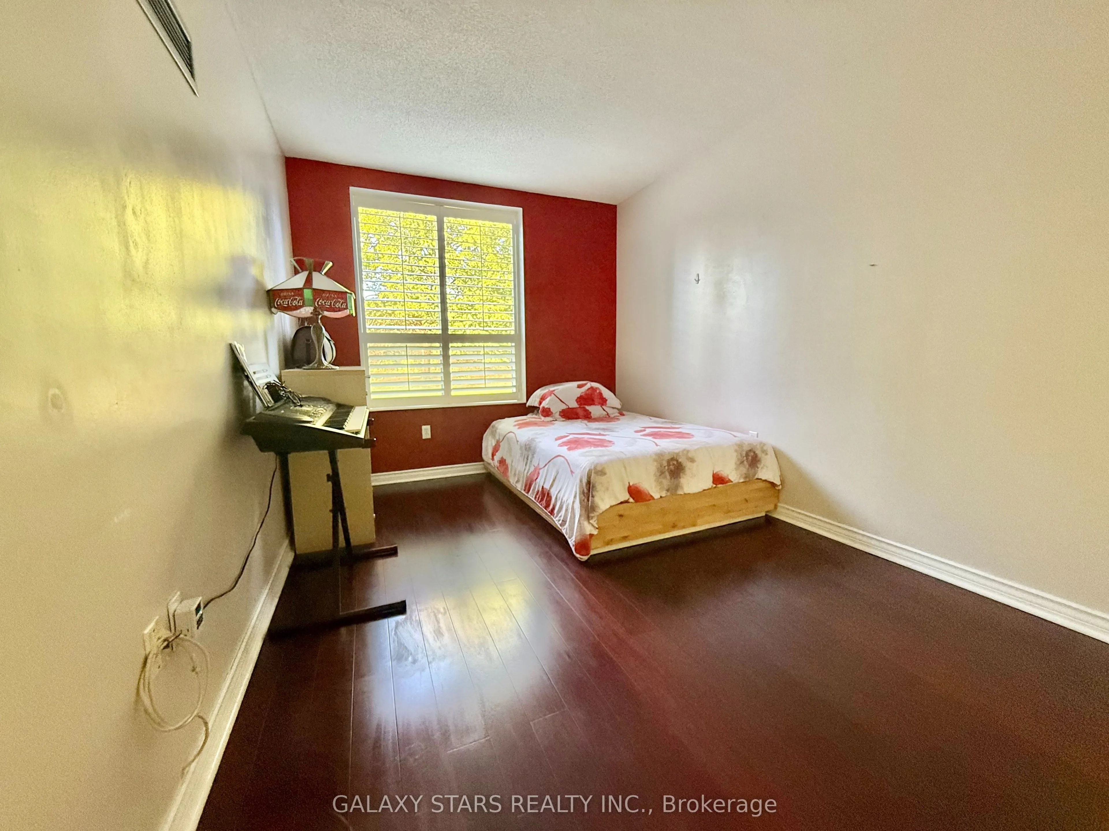 2200 John Street #106