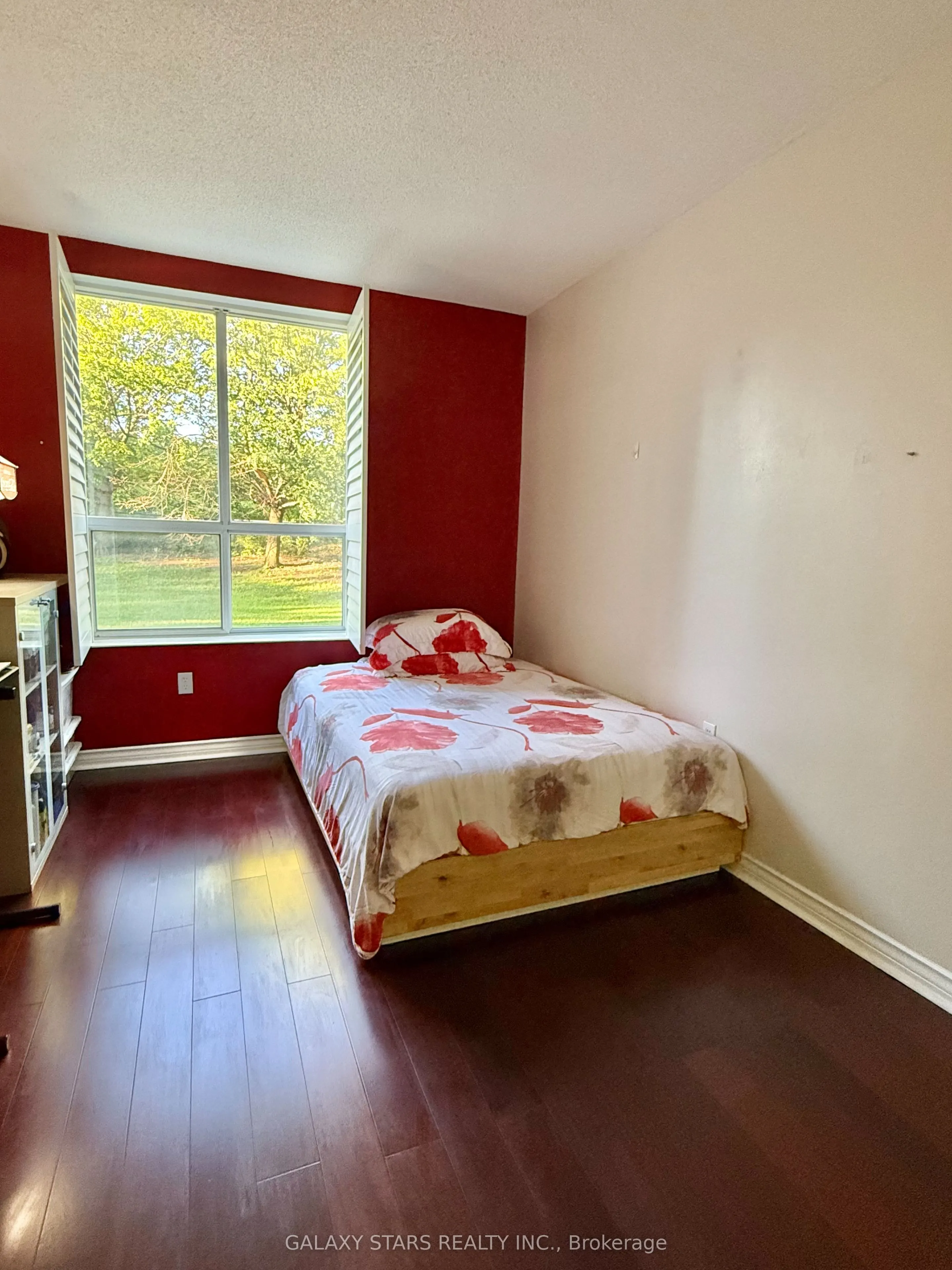 2200 John Street #106