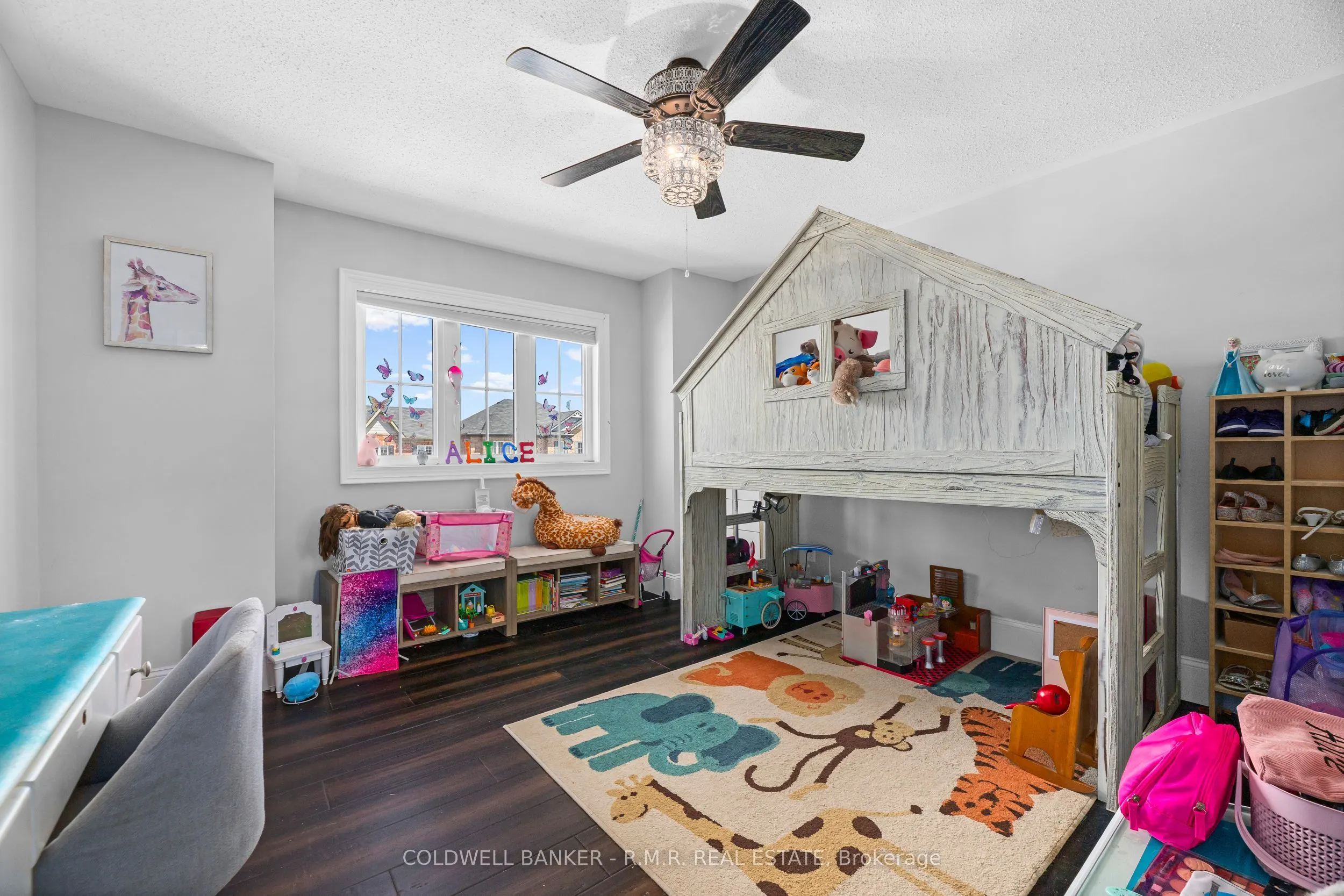 3 Don Hadden Crescent