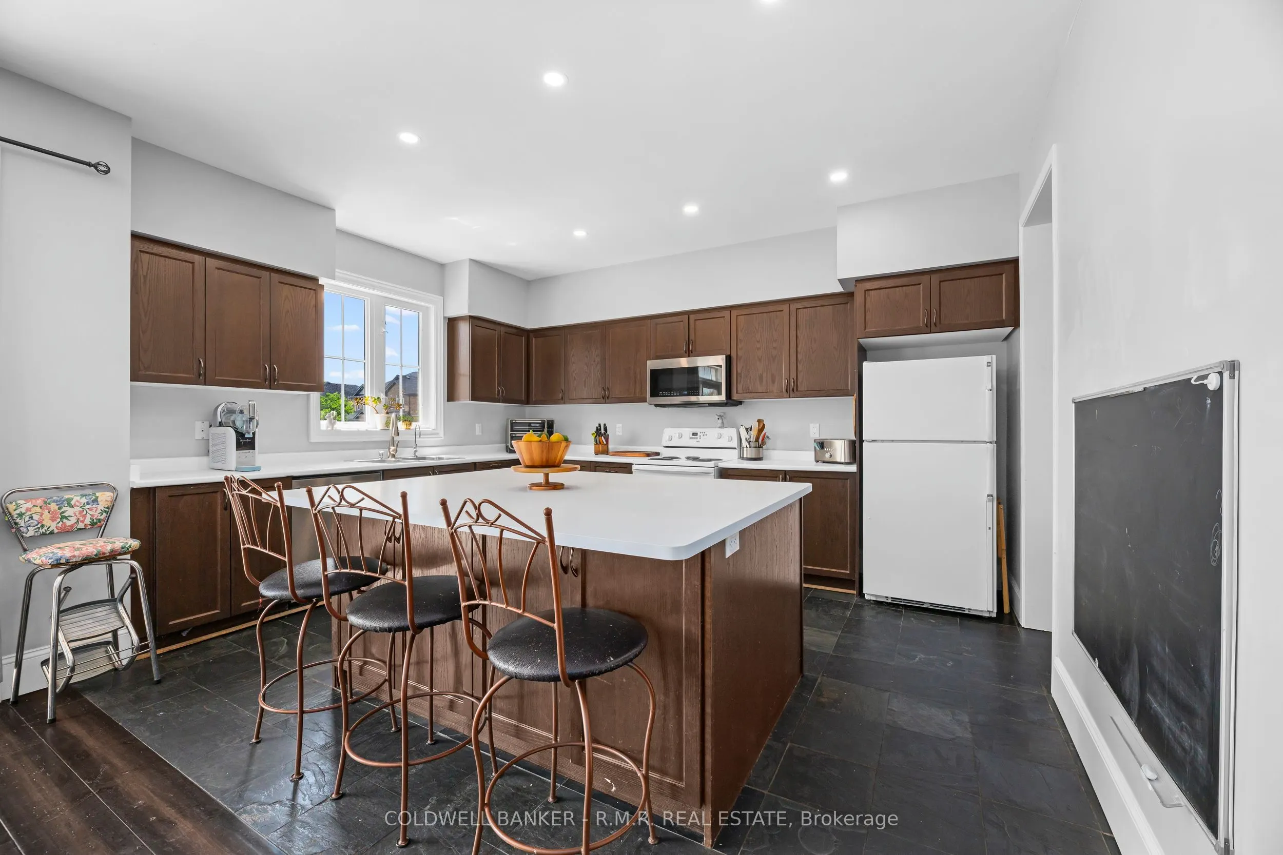 3 Don Hadden Crescent