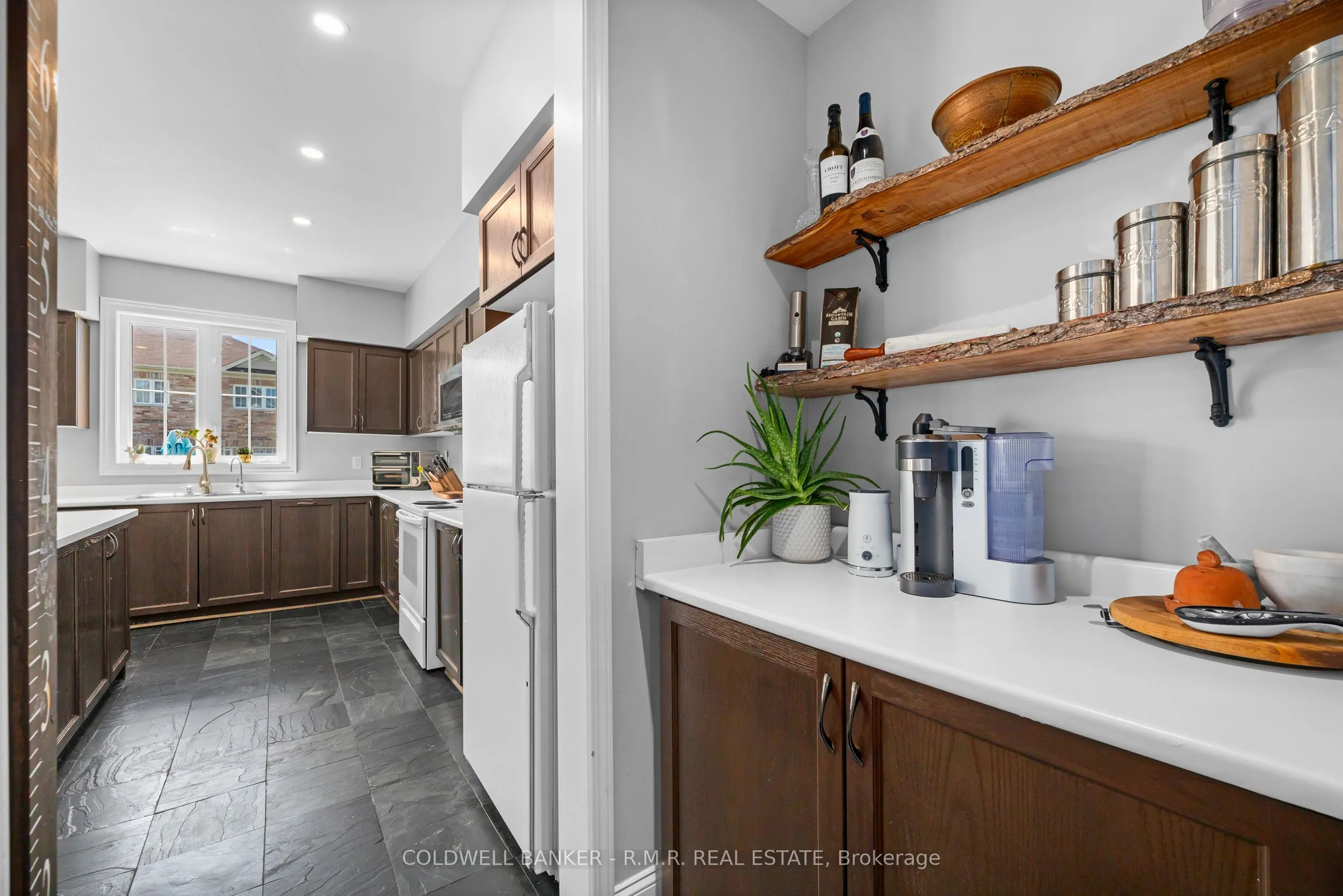 3 Don Hadden Crescent