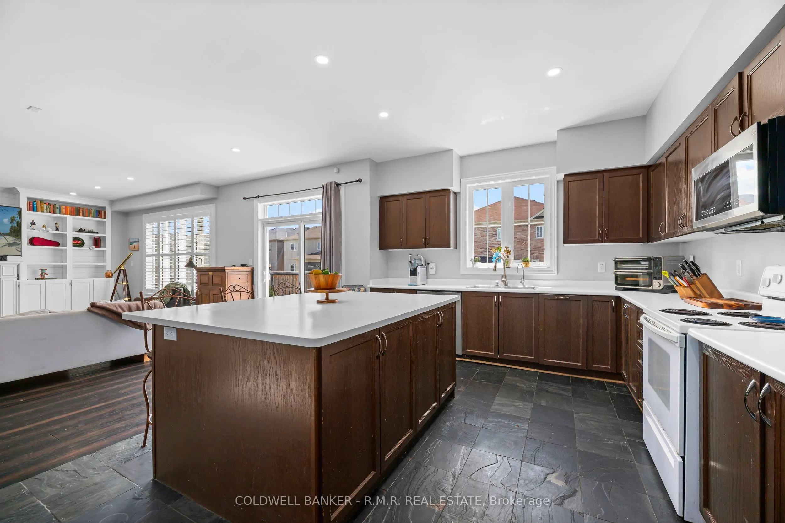3 Don Hadden Crescent