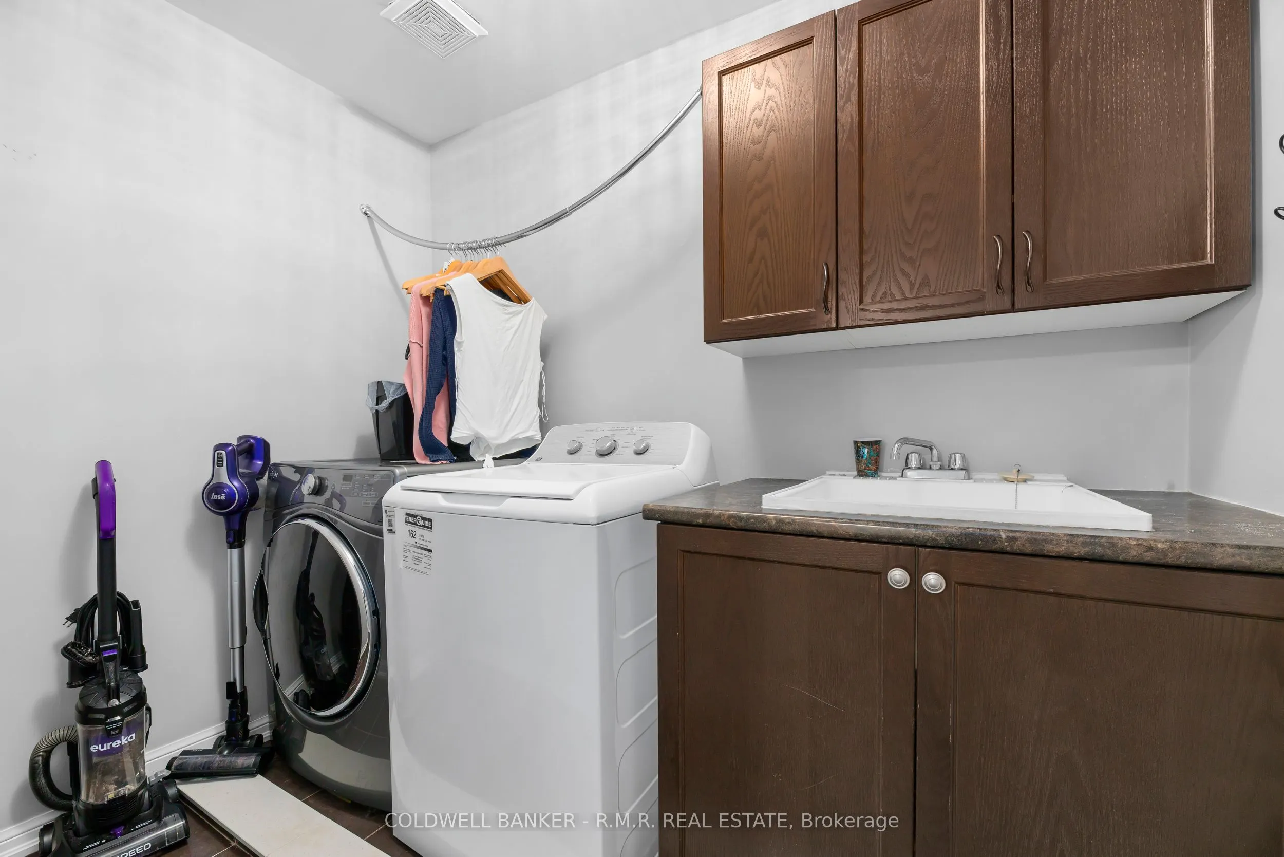 3 Don Hadden Crescent