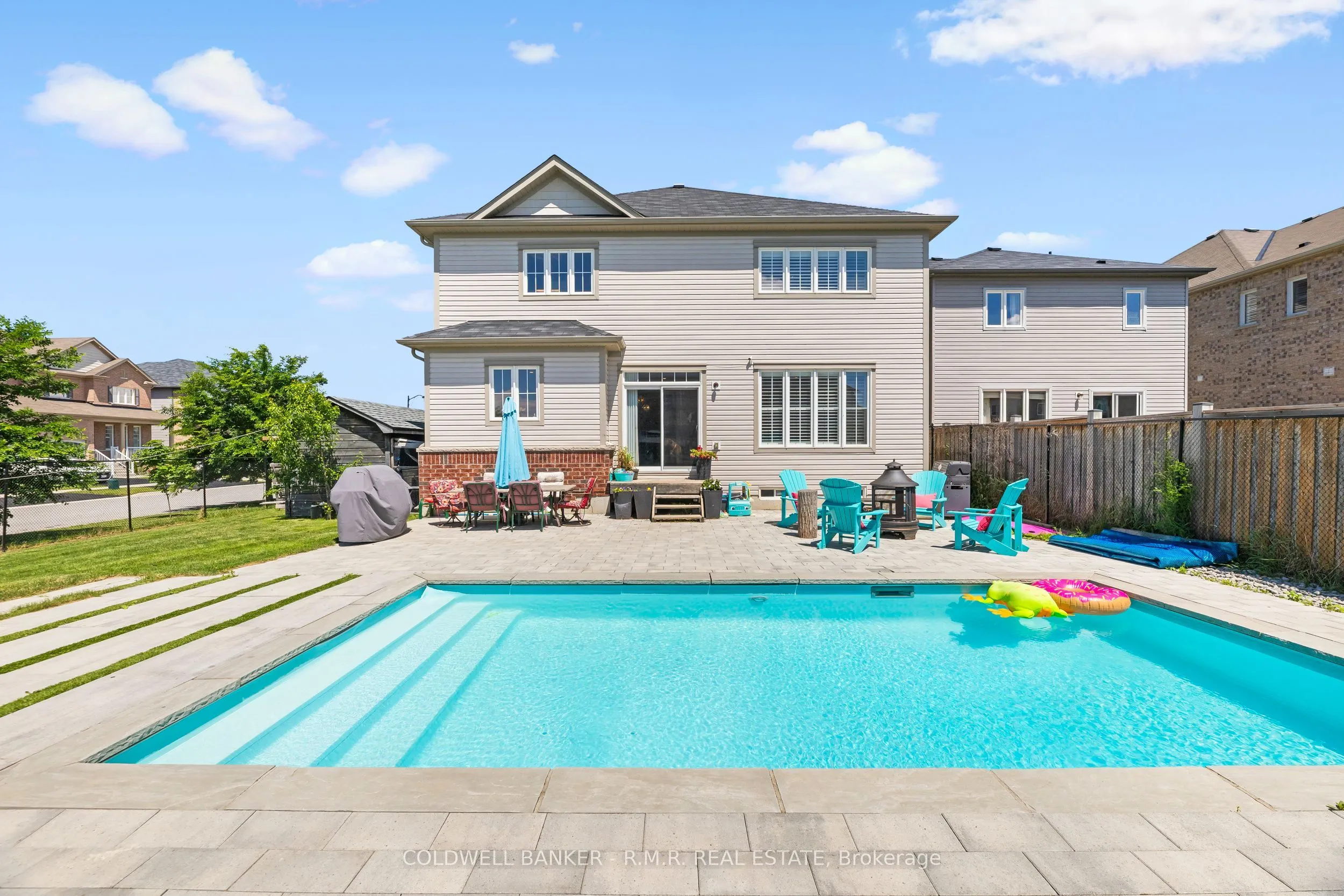 3 Don Hadden Crescent
