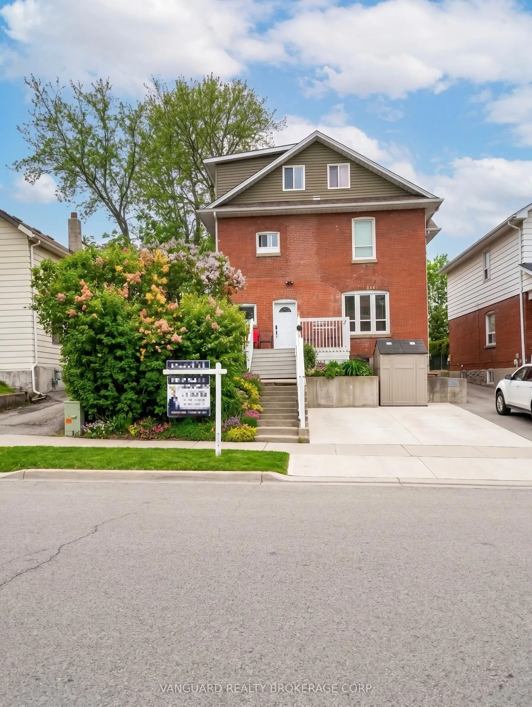 71 John Street E