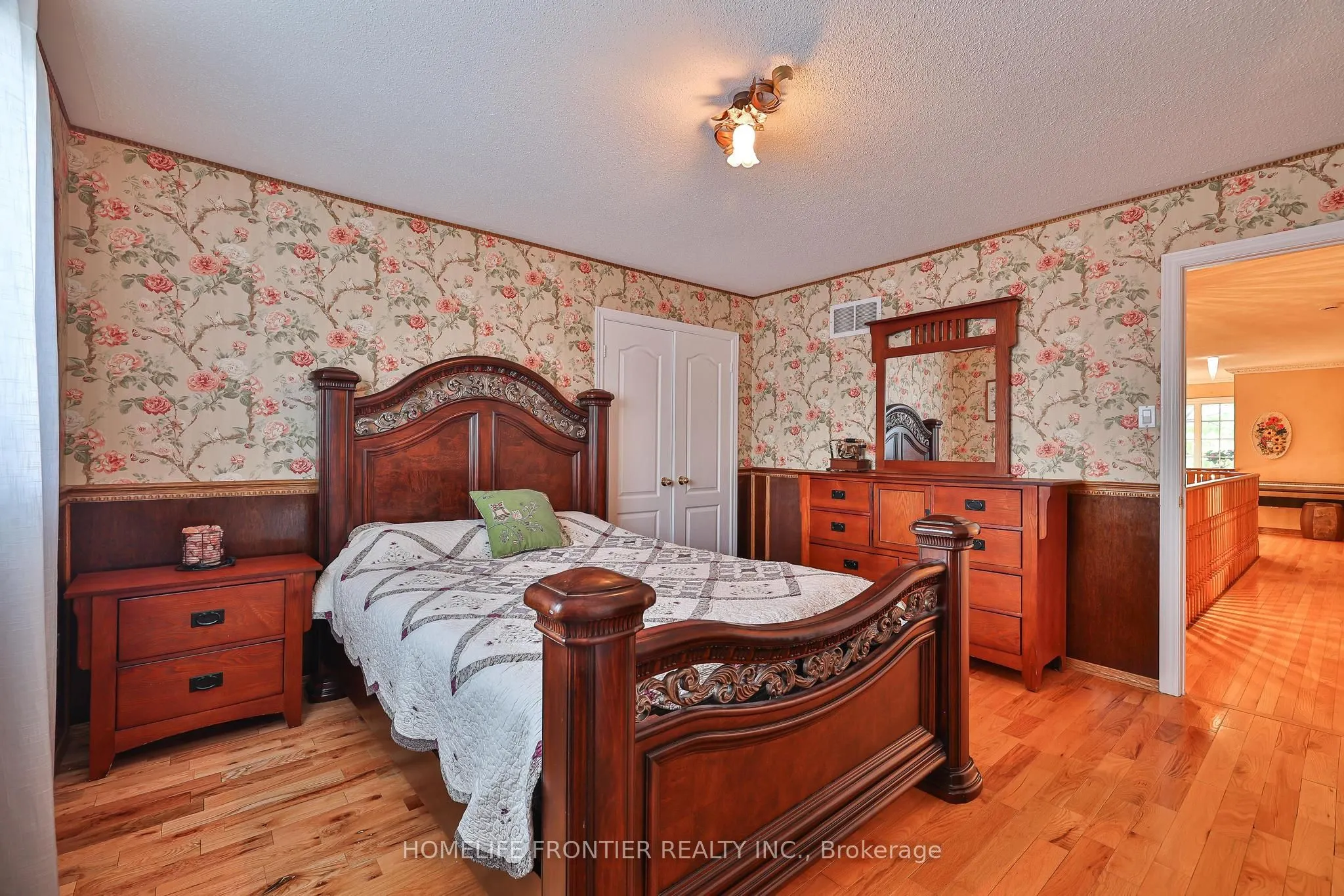 110 Red River Crescent