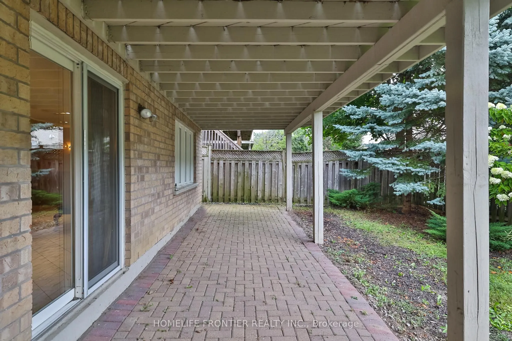 110 Red River Crescent