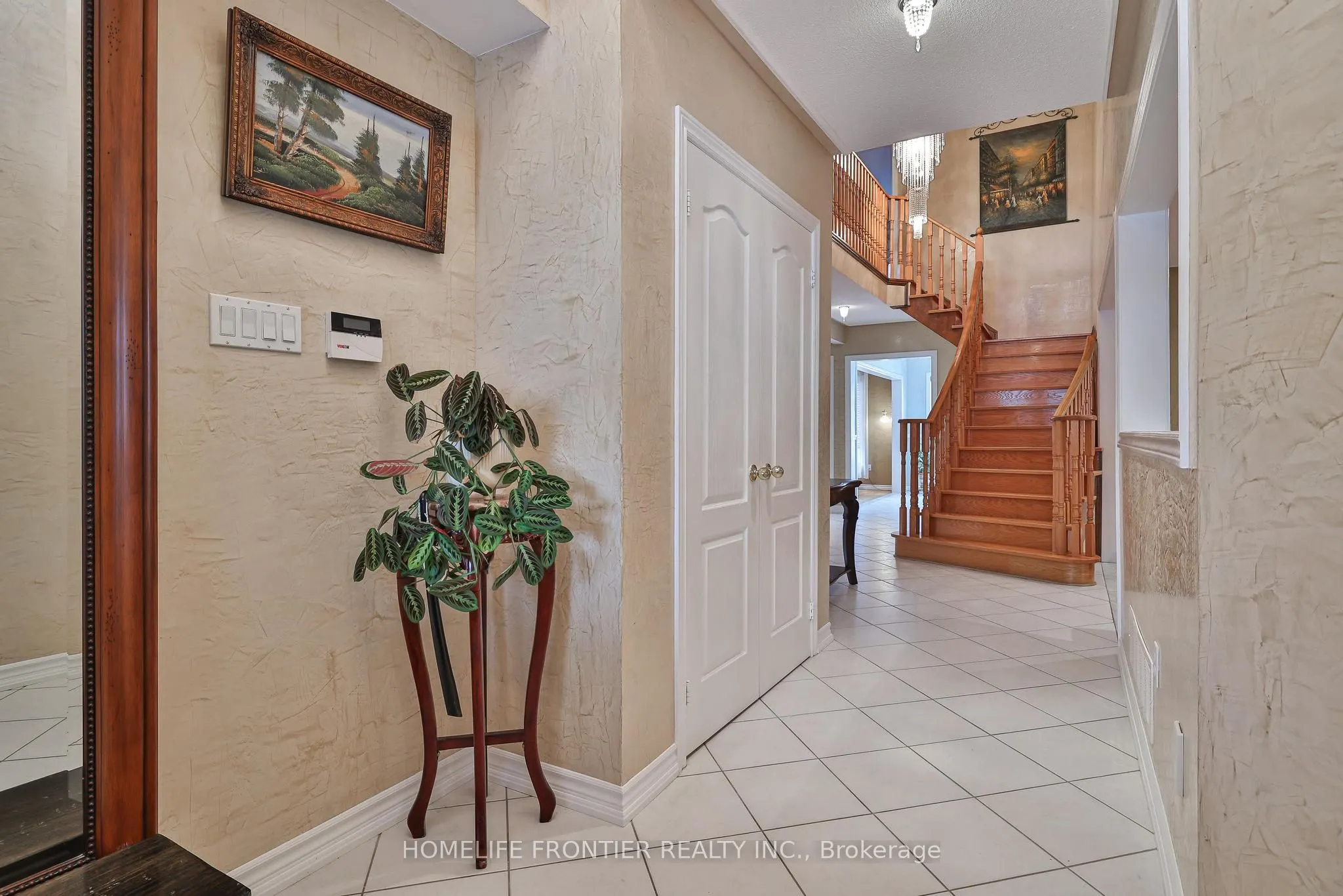 110 Red River Crescent