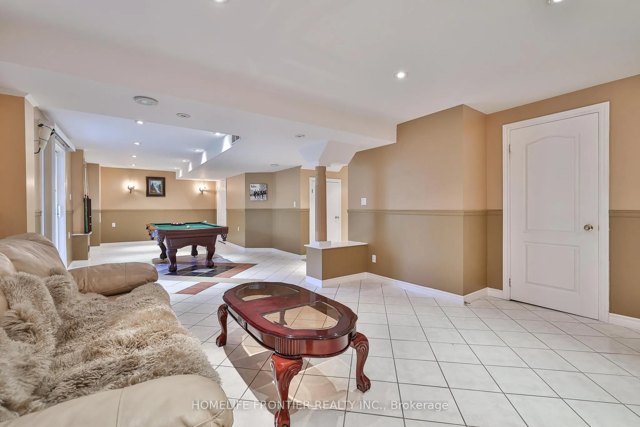 110 Red River Crescent