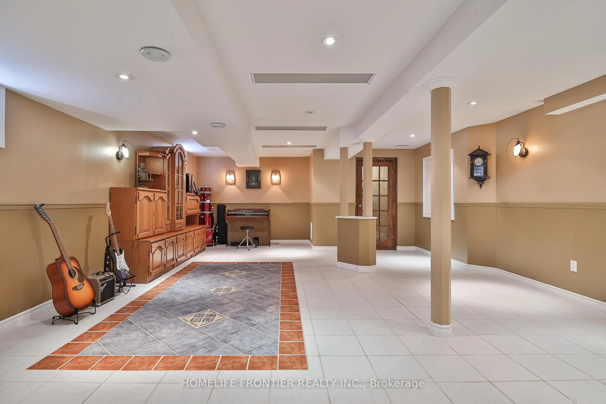 110 Red River Crescent