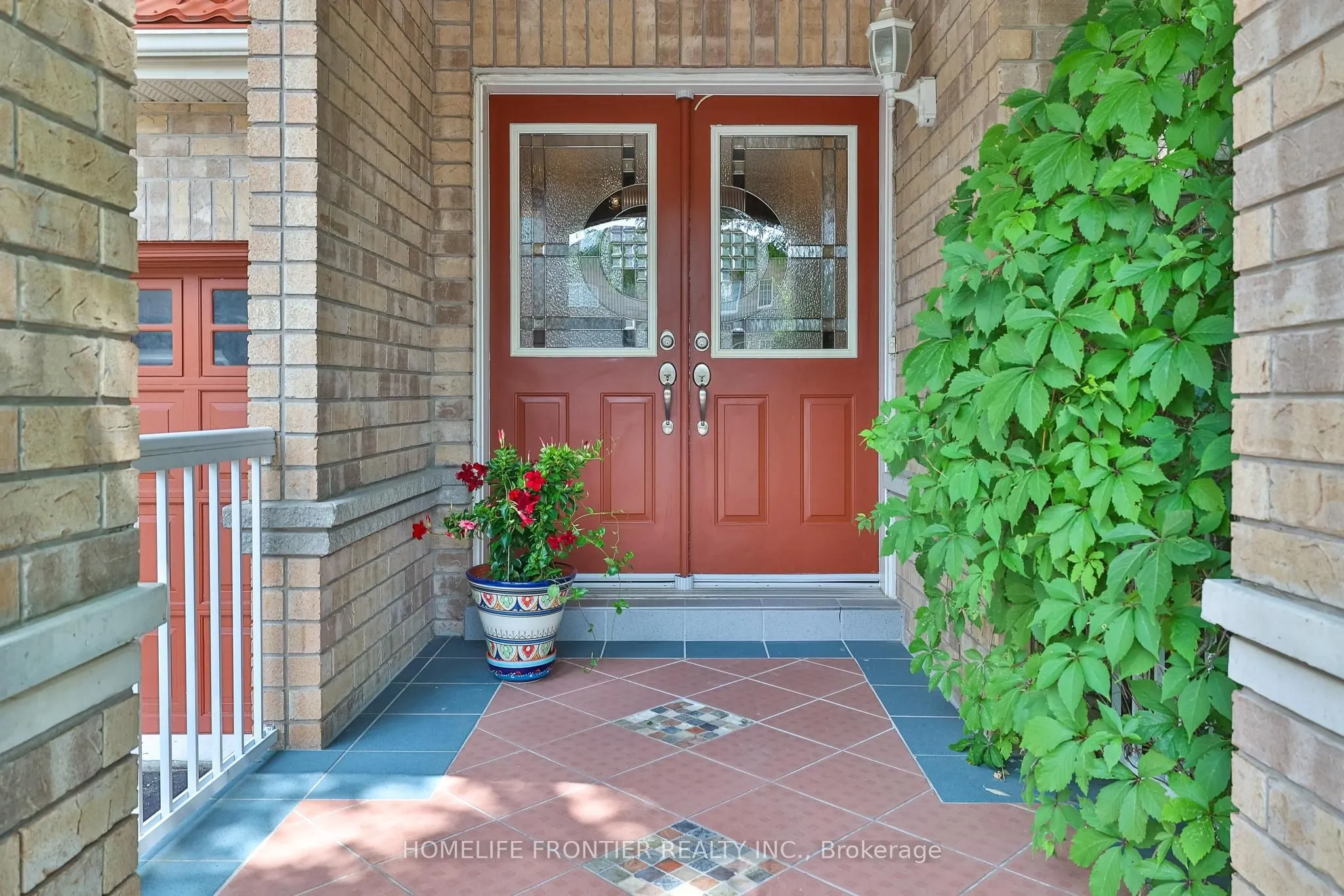 110 Red River Crescent
