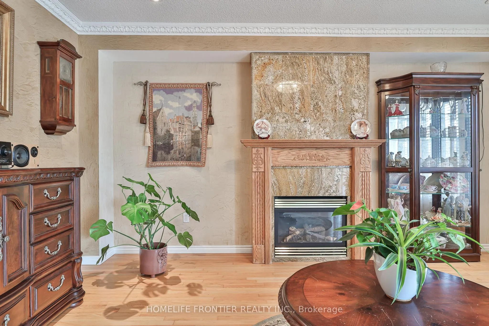 110 Red River Crescent
