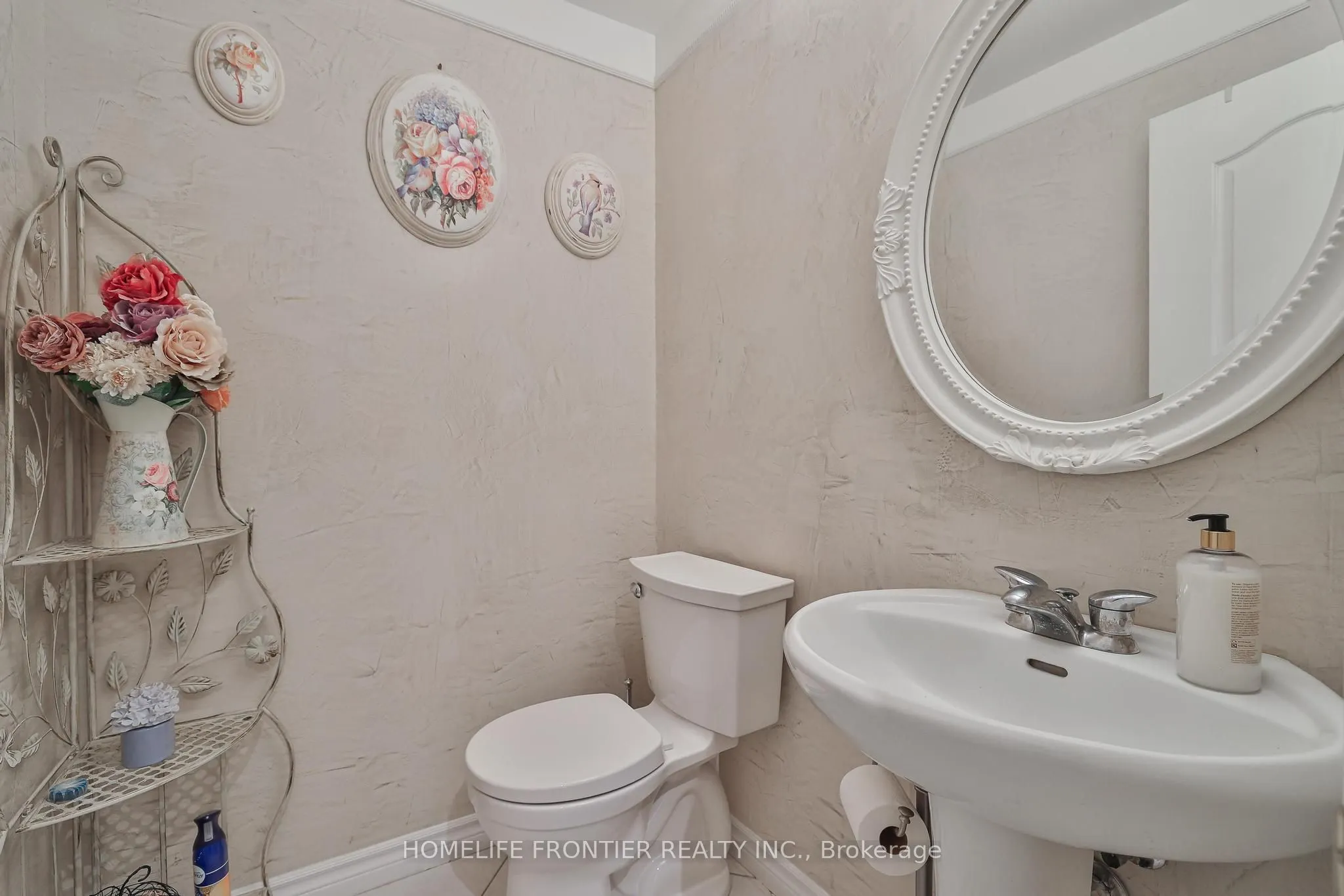 110 Red River Crescent