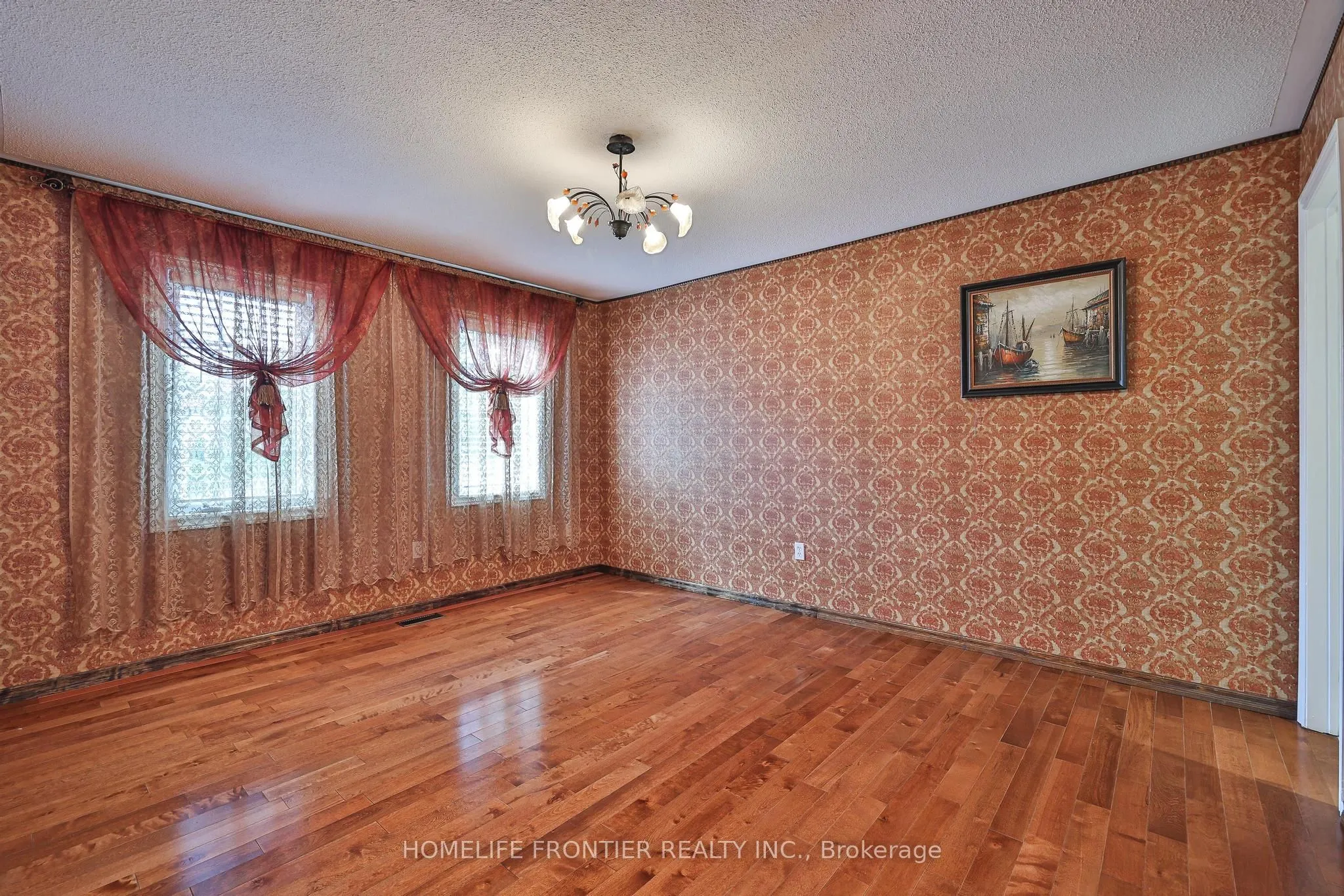 110 Red River Crescent