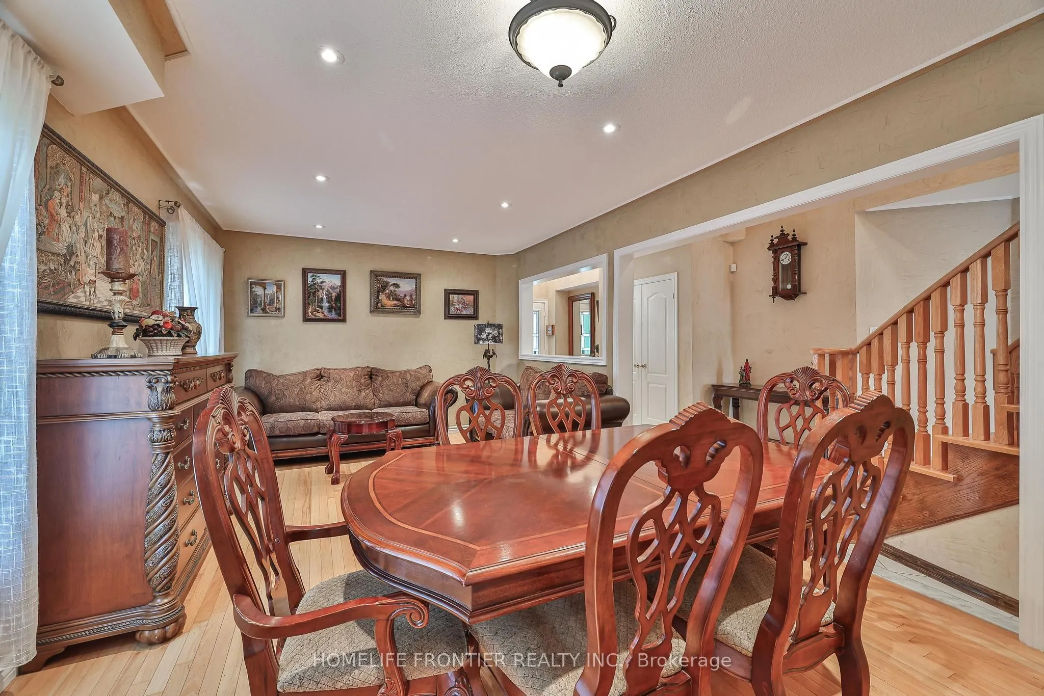 110 Red River Crescent