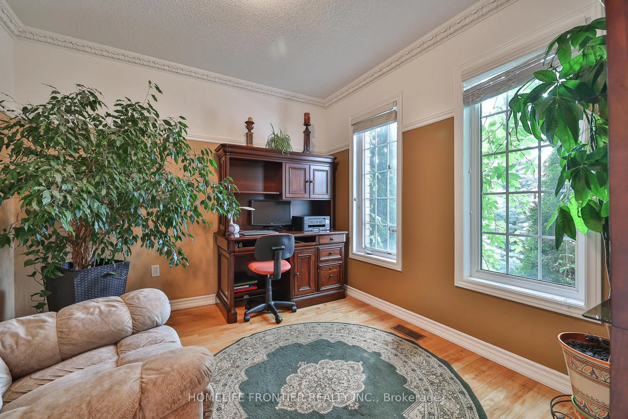 110 Red River Crescent