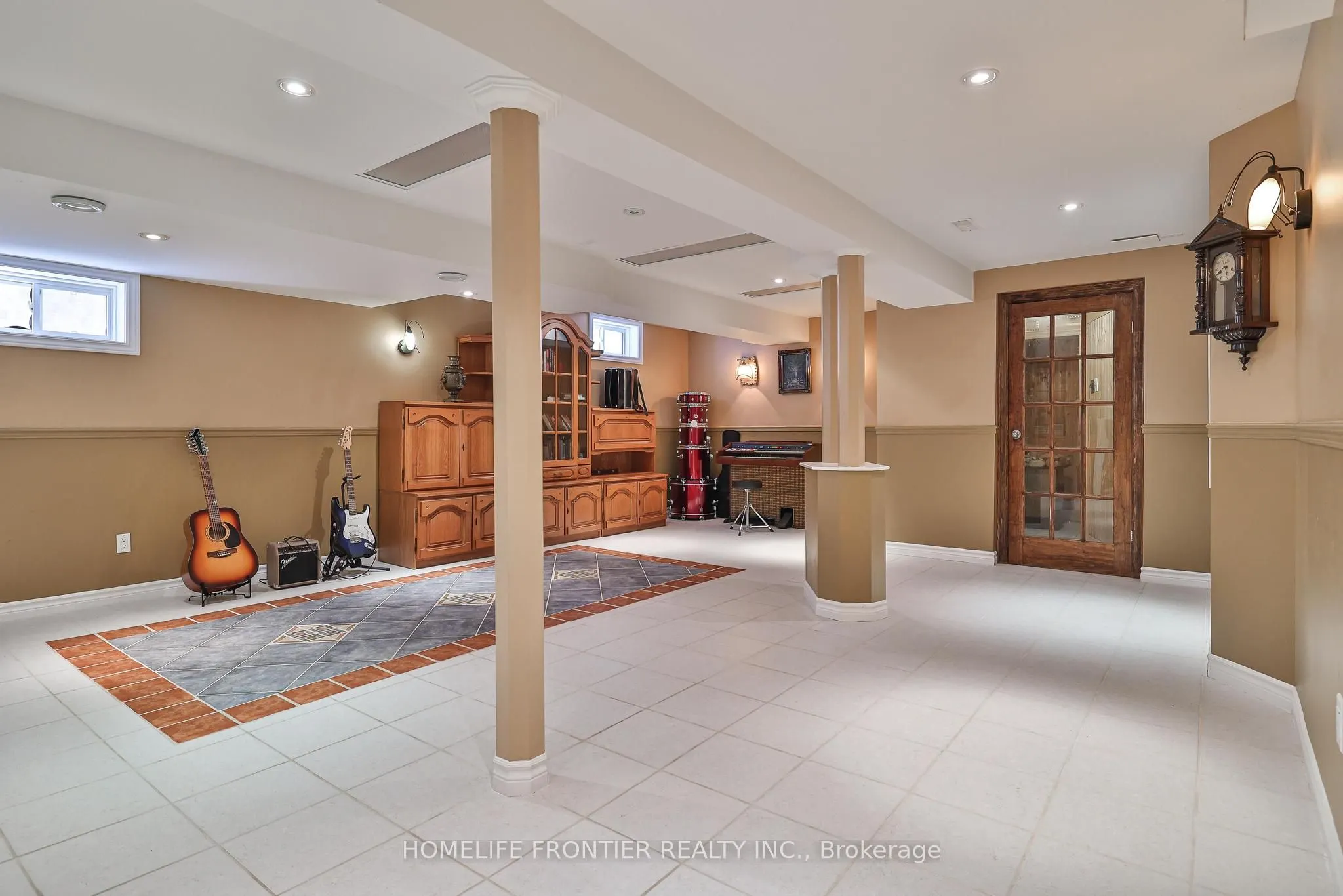 110 Red River Crescent