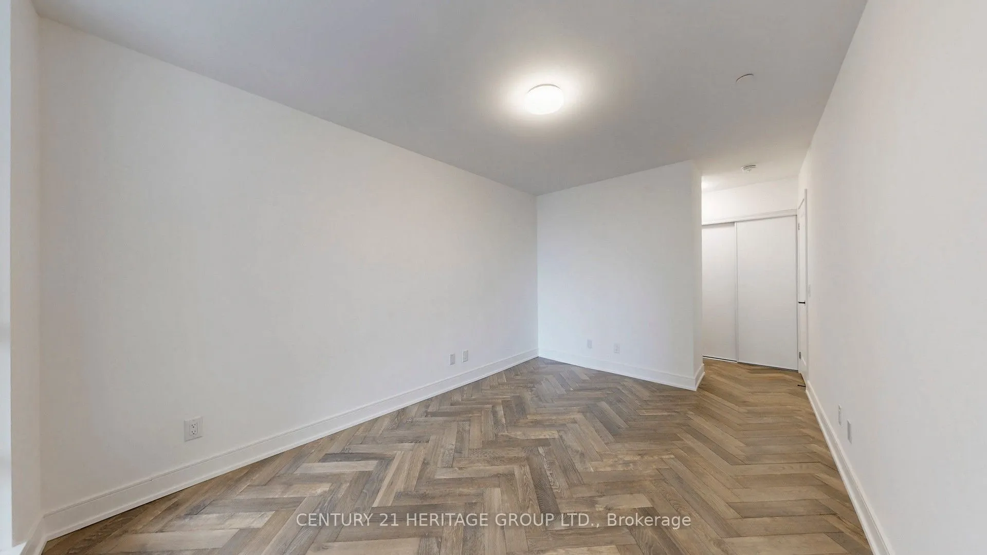 8888 Yonge Street #103 (L/W)