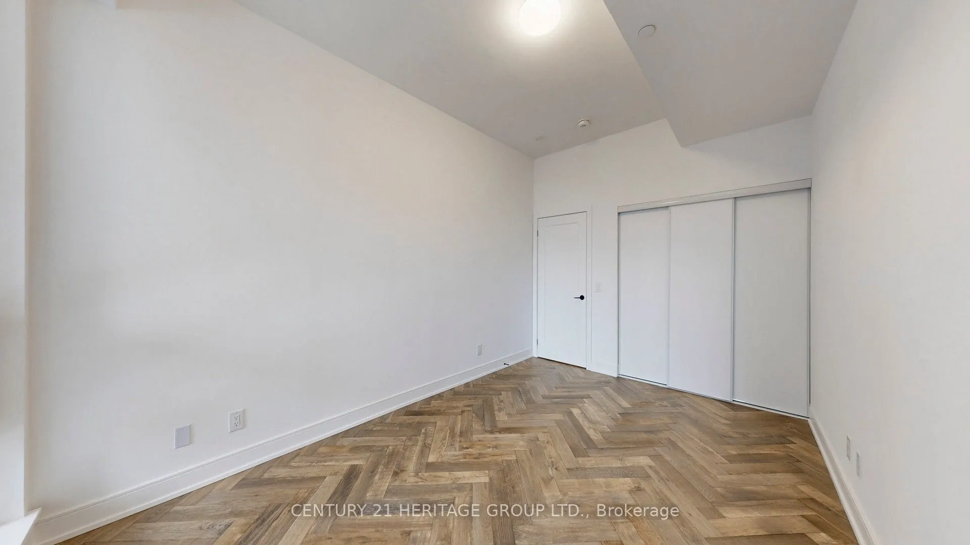 8888 Yonge Street #103 (L/W)
