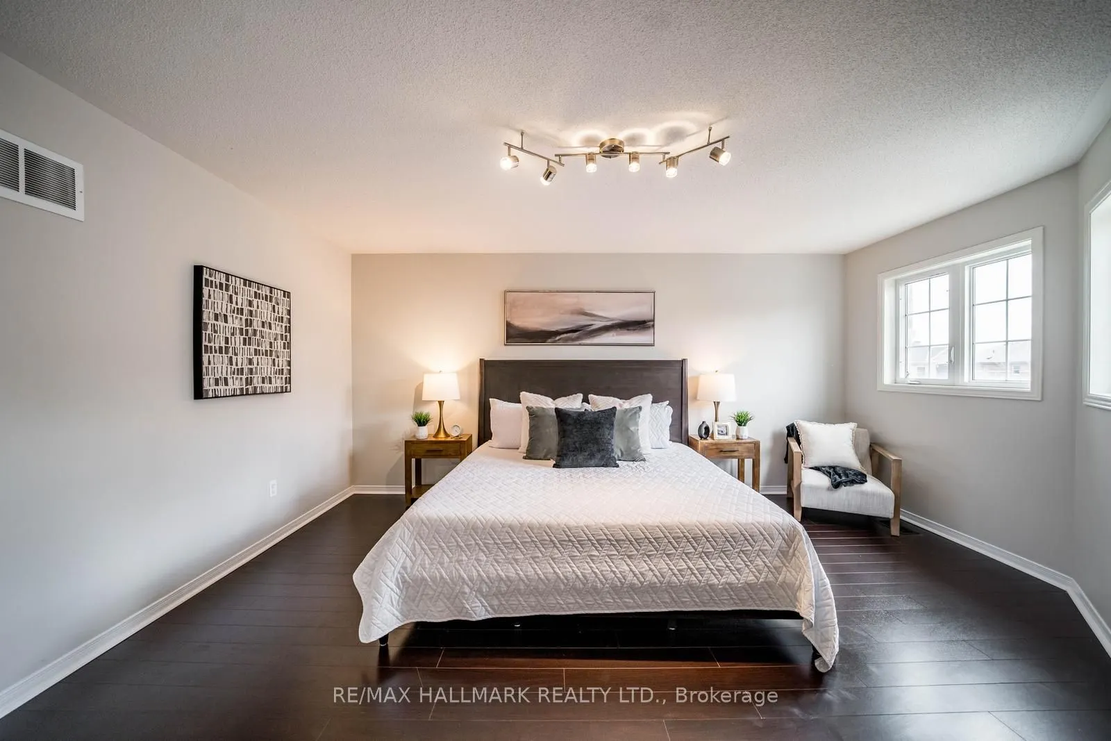 85 Vera Lynn Crescent