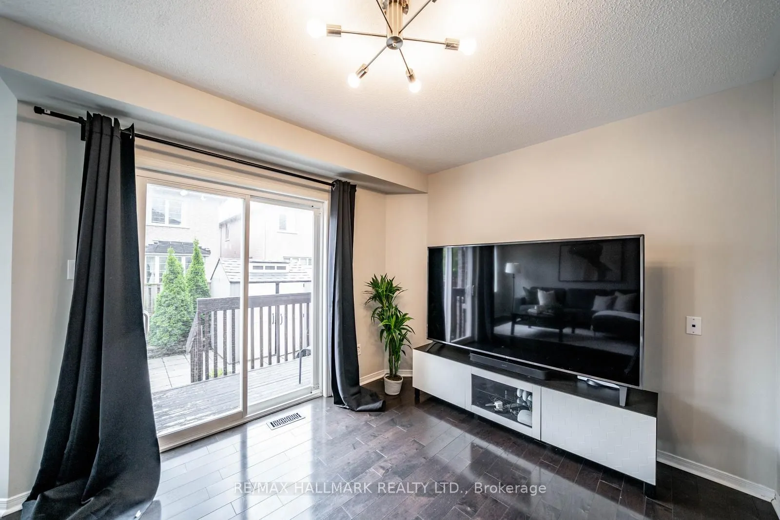 85 Vera Lynn Crescent