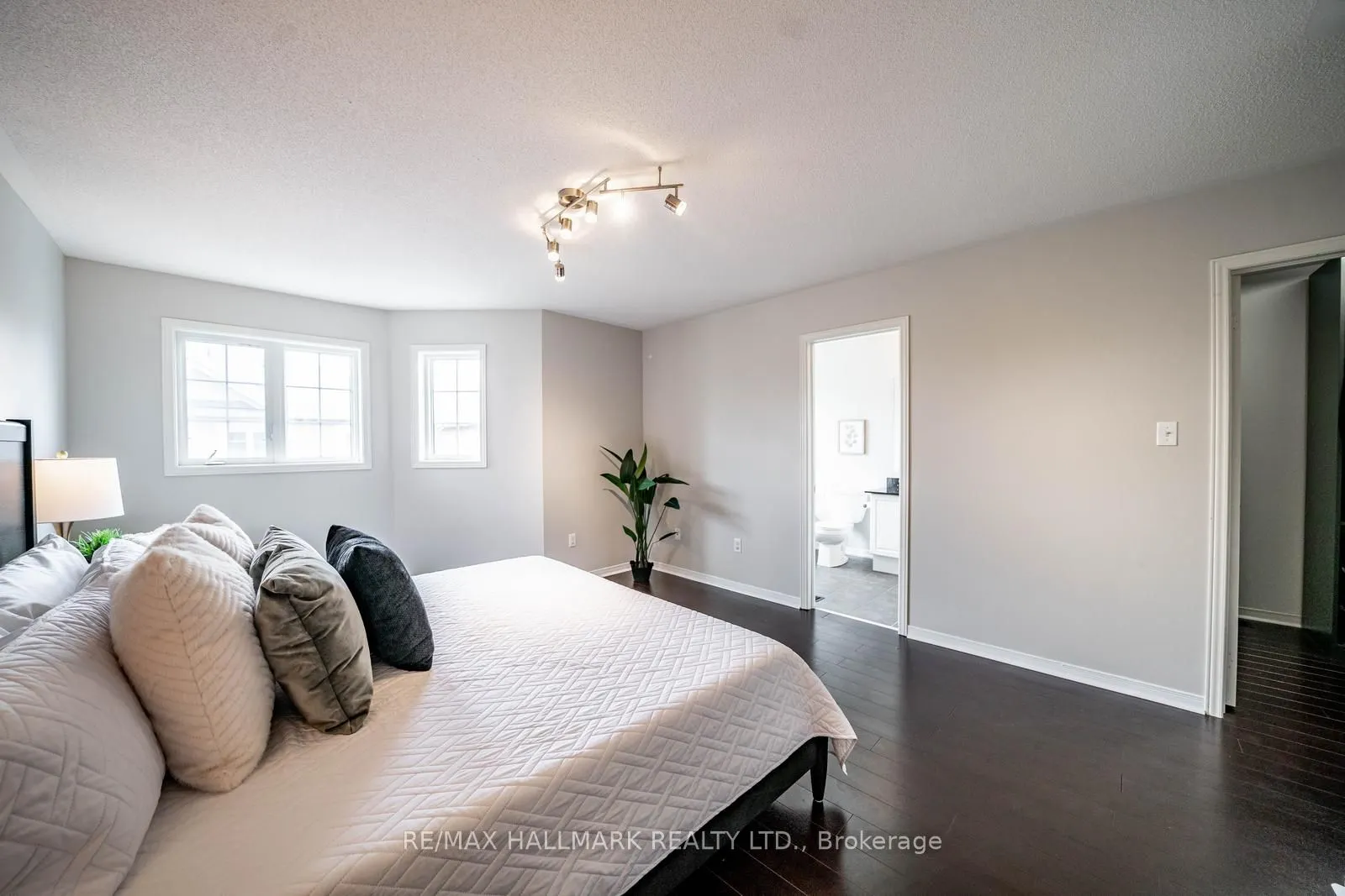 85 Vera Lynn Crescent